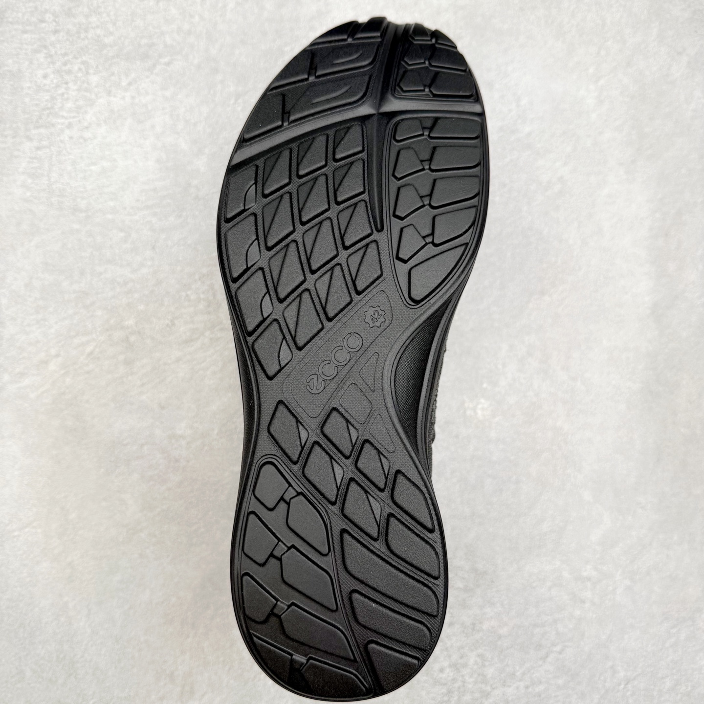图片[9]-ECCO Terracruise Light Gtx 爱步陆地巡洋系列低帮徒步户外露营百搭休闲运动鞋“网布全黑”825784 51707 ECCO以三大核心特征为依托：北欧设计风格、鞋履制作、积极的生活方式。北欧设计风格：北欧设计特点是独特、有格调、实用和简约，并且品质优良。鞋履制作：ECCO钟爱鞋履制作以及一切与鞋履制作相关的事物。积极的生活方式：ECCO的创始人希望制作出的鞋履无需磨合，即可完美贴合脚型，帮助人们享受行走的乐趣。ECCO的成功源自其产品质量和创新的技术水平，恪守“鞋遵循双足”的设计理念，将的舒适度和风格融为一体。ECCO跑遍全世界寻找创新的原料。从制革制鞋一体化的设置，源头上控制皮革质量，确保对人体无害。 尺码：38 39 40 41 42 43 44 （皮鞋码）-选品中心