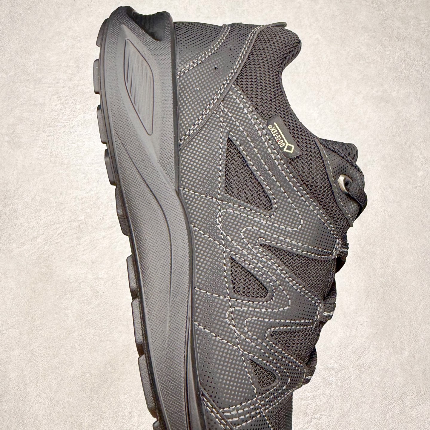 图片[6]-ECCO Terracruise Light Gtx 爱步陆地巡洋系列低帮徒步户外露营百搭休闲运动鞋“网布全黑”825784 51707 ECCO以三大核心特征为依托：北欧设计风格、鞋履制作、积极的生活方式。北欧设计风格：北欧设计特点是独特、有格调、实用和简约，并且品质优良。鞋履制作：ECCO钟爱鞋履制作以及一切与鞋履制作相关的事物。积极的生活方式：ECCO的创始人希望制作出的鞋履无需磨合，即可完美贴合脚型，帮助人们享受行走的乐趣。ECCO的成功源自其产品质量和创新的技术水平，恪守“鞋遵循双足”的设计理念，将的舒适度和风格融为一体。ECCO跑遍全世界寻找创新的原料。从制革制鞋一体化的设置，源头上控制皮革质量，确保对人体无害。 尺码：38 39 40 41 42 43 44 （皮鞋码）-选品中心