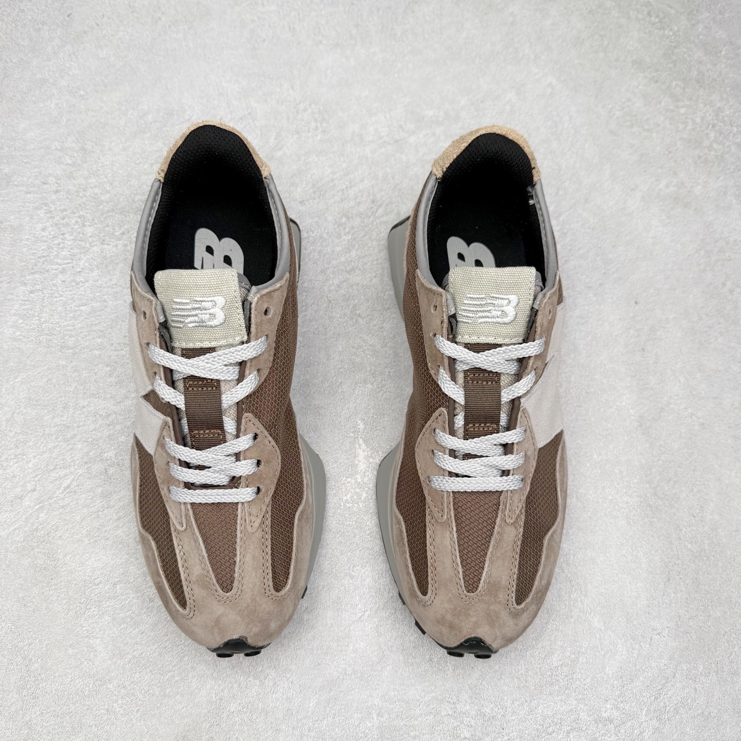 图片[2]-New Balance MS327 NB新百伦系列复古休闲运动慢跑鞋 #以更纯粹的复古风格设计打造的全新造型 侧身还以解构设计 将 N 字标志以做旧压花样式呈现 样式别具新意 而麂皮、冲孔皮革的塑造 则呈现出高级怀旧气质 也让鞋款在奢华时装风格与运动氛围之间达到了平衡 鞋身采用尼龙及猪巴革麂皮物料拼接构成 中底高弹PU材质及满丁防滑橡胶外底 尺码：36 37 37.5 38 38.5 39.5 40 40.5 41.5 42 42.5 43 44 45-选品中心