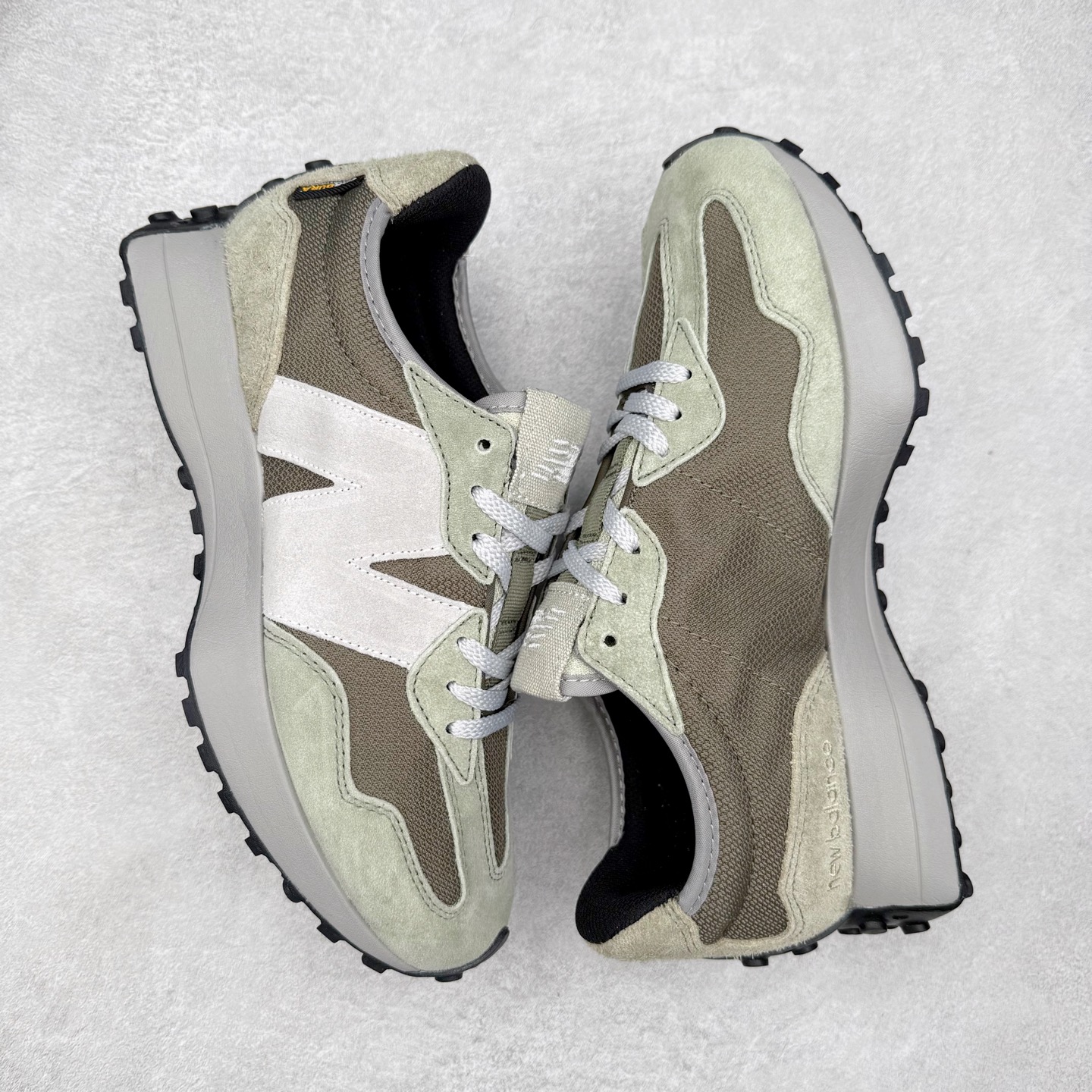 图片[3]-New Balance MS327 NB新百伦系列复古休闲运动慢跑鞋 #以更纯粹的复古风格设计打造的全新造型 侧身还以解构设计 将 N 字标志以做旧压花样式呈现 样式别具新意 而麂皮、冲孔皮革的塑造 则呈现出高级怀旧气质 也让鞋款在奢华时装风格与运动氛围之间达到了平衡 鞋身采用尼龙及猪巴革麂皮物料拼接构成 中底高弹PU材质及满丁防滑橡胶外底 尺码：36 37 37.5 38 38.5 39.5 40 40.5 41.5 42 42.5 43 44 45-选品中心