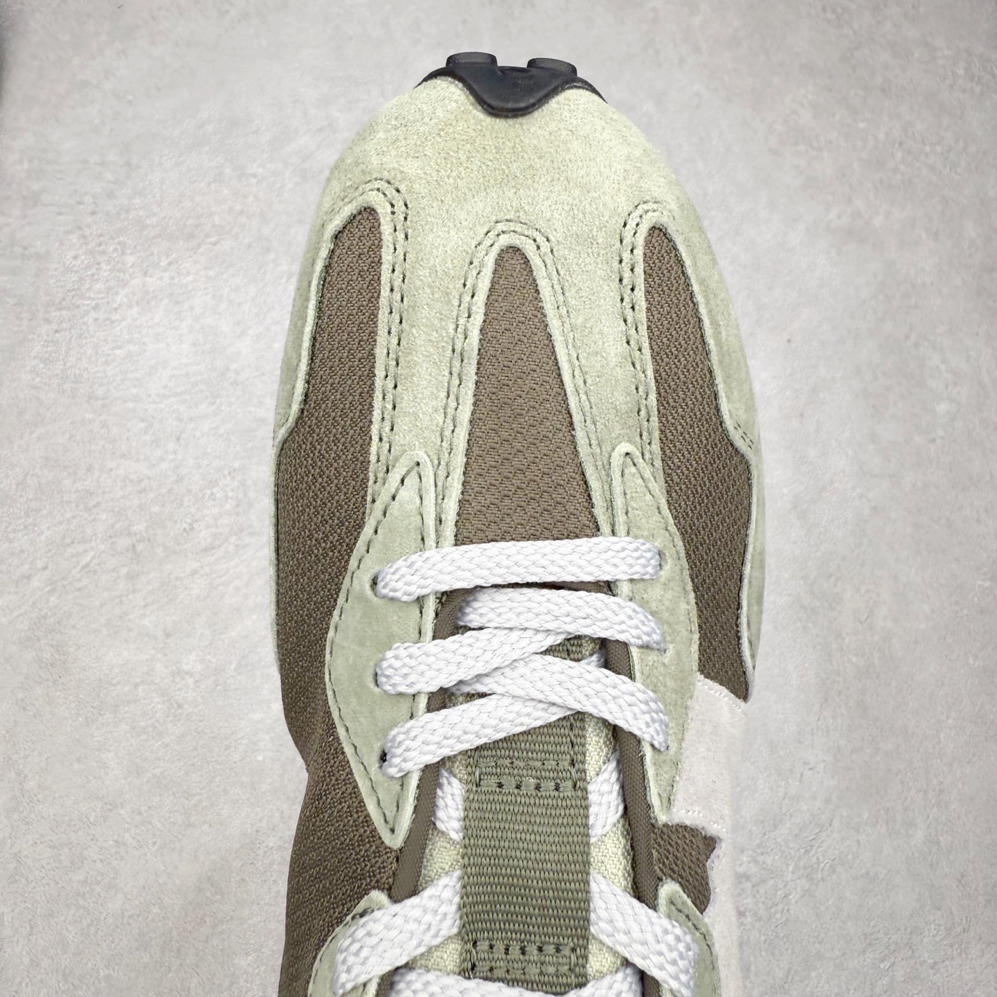 图片[4]-New Balance MS327 NB新百伦系列复古休闲运动慢跑鞋 #以更纯粹的复古风格设计打造的全新造型 侧身还以解构设计 将 N 字标志以做旧压花样式呈现 样式别具新意 而麂皮、冲孔皮革的塑造 则呈现出高级怀旧气质 也让鞋款在奢华时装风格与运动氛围之间达到了平衡 鞋身采用尼龙及猪巴革麂皮物料拼接构成 中底高弹PU材质及满丁防滑橡胶外底 尺码：36 37 37.5 38 38.5 39.5 40 40.5 41.5 42 42.5 43 44 45-选品中心