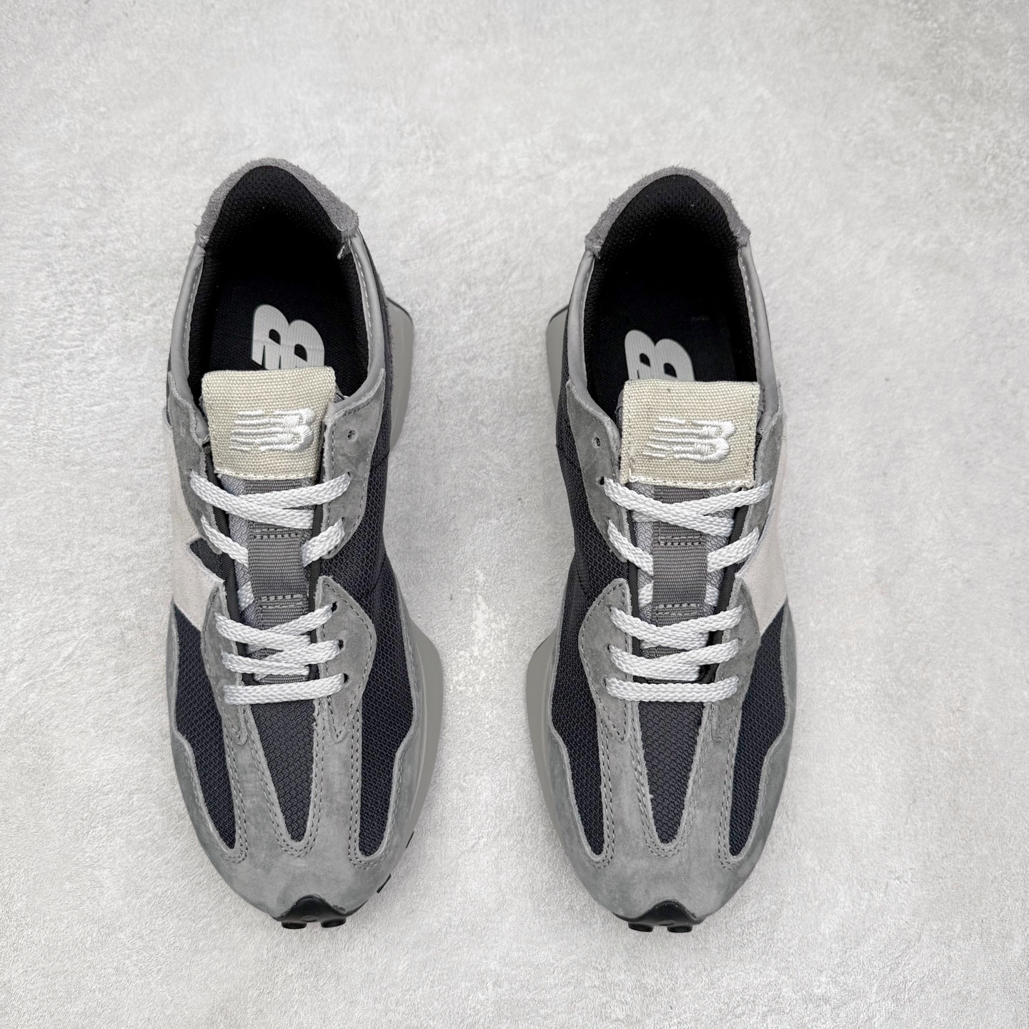 图片[2]-New Balance MS327 NB新百伦系列复古休闲运动慢跑鞋 #以更纯粹的复古风格设计打造的全新造型 侧身还以解构设计 将 N 字标志以做旧压花样式呈现 样式别具新意 而麂皮、冲孔皮革的塑造 则呈现出高级怀旧气质 也让鞋款在奢华时装风格与运动氛围之间达到了平衡 鞋身采用尼龙及猪巴革麂皮物料拼接构成 中底高弹PU材质及满丁防滑橡胶外底 尺码：36 37 37.5 38 38.5 39.5 40 40.5 41.5 42 42.5 43 44 45-选品中心