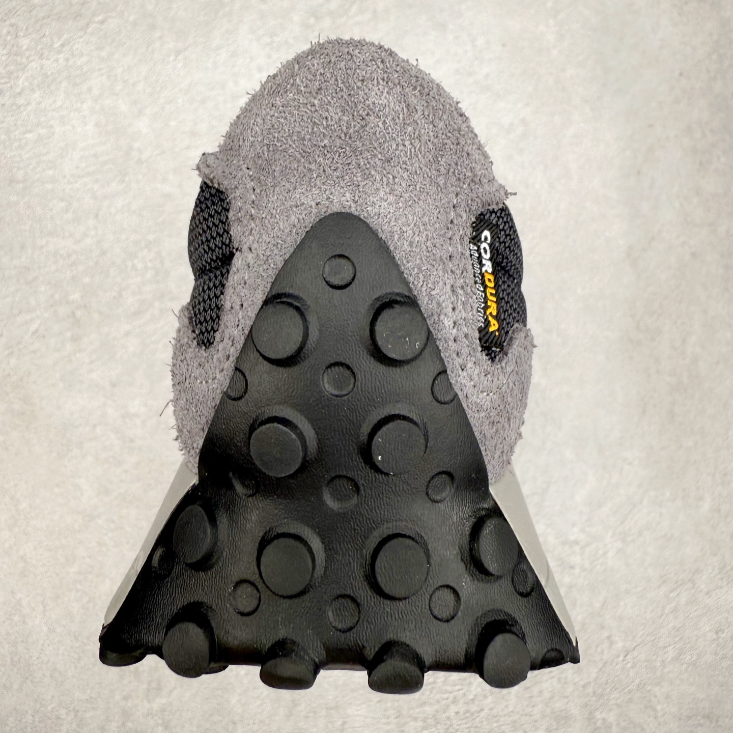 图片[8]-New Balance MS327 NB新百伦系列复古休闲运动慢跑鞋 #以更纯粹的复古风格设计打造的全新造型 侧身还以解构设计 将 N 字标志以做旧压花样式呈现 样式别具新意 而麂皮、冲孔皮革的塑造 则呈现出高级怀旧气质 也让鞋款在奢华时装风格与运动氛围之间达到了平衡 鞋身采用尼龙及猪巴革麂皮物料拼接构成 中底高弹PU材质及满丁防滑橡胶外底 尺码：36 37 37.5 38 38.5 39.5 40 40.5 41.5 42 42.5 43 44 45-选品中心