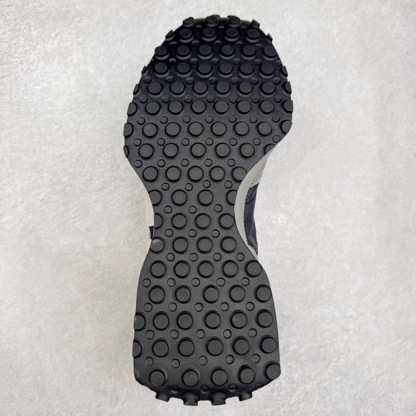 图片[9]-New Balance MS327 NB新百伦系列复古休闲运动慢跑鞋 #以更纯粹的复古风格设计打造的全新造型 侧身还以解构设计 将 N 字标志以做旧压花样式呈现 样式别具新意 而麂皮、冲孔皮革的塑造 则呈现出高级怀旧气质 也让鞋款在奢华时装风格与运动氛围之间达到了平衡 鞋身采用尼龙及猪巴革麂皮物料拼接构成 中底高弹PU材质及满丁防滑橡胶外底 尺码：36 37 37.5 38 38.5 39.5 40 40.5 41.5 42 42.5 43 44 45-选品中心