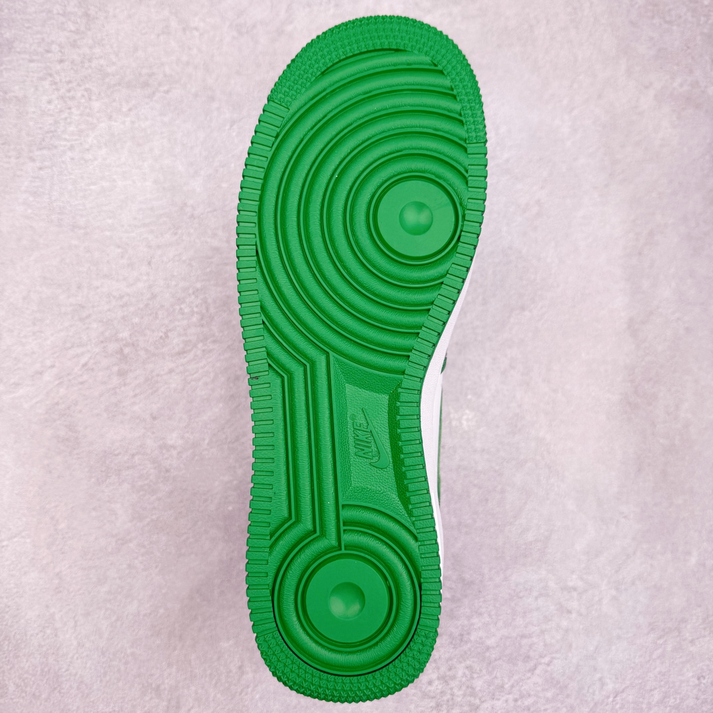 图片[9]-NK Air Force 1´07 Low 空军一号低帮百搭休闲运动板鞋 FJ4801-300 柔软、弹性十足的缓震性能和出色的中底设计 横跨复古与现代的外型结合 造就出风靡全球 三十多年的Force 1 直到今天还深受青睐 实拍调校N版已经零色差零失真 百分百还原实物色彩所见即所得 不存在货不对板色差等低级问题 选购参考实物拍摄 不混卖不参货 只用心做好货严格选品 承诺混一赔十 尺码：36 36.5 37.5 38 38.5 39 40 40.5 41 42 42.5 43 44 44.5 45-选品中心