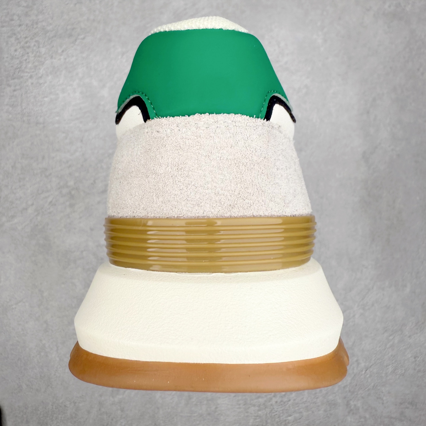 图片[8]-Valentino华伦天奴男鞋 舒适系带跑鞋低帮生活运动休闲鞋 #明星同款 软羊皮低帮运动板鞋 经典百搭款绗缝格纹打造瞩目朋克风格 考究皮质构塑和简洁轮廓 流畅的线条奠定酷感基调 装饰质感橡胶效果 背面与鞋舌装饰 穿出了不一样的随性和时髦 阿那亚大秀可谓是刷爆了时尚圈 鞋面全油边 面料：定制牛皮+独家开模橡胶发泡大底 轻便防滑耐磨 脚感舒适 款式耐看做工精细 全套包装 尺码：39 40 41 42 43 44（皮鞋码）-选品中心