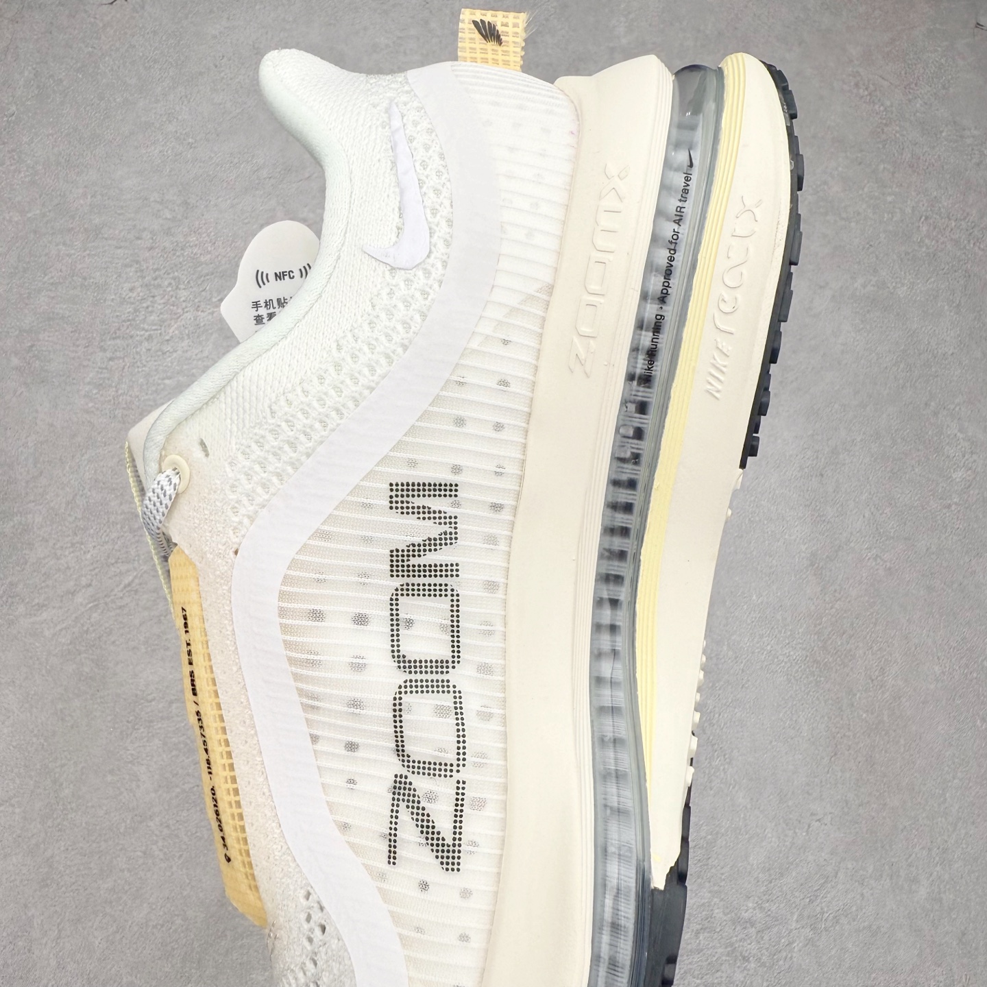 图片[7]-＃纯原 NK Pegasus Premium 飞马全掌气垫跑步运动鞋 HQ2593-104 气垫的究极进化 NIKE 2025S 新王炸 • 在特有Air科技加持下，耐克带来全新Pegasus Premium。这款跑鞋在传承耐克飞马（Pegasus）系列标志性的缓震功能的同时，将首次搭载耐克的塑型可视化Air Zoom气垫单元。• 塑型Air Zoom气垫单元贴合脚部的自然轮廓，帮助跑者在从后跟到脚趾的过渡中能够有效传递力量，带来一种前所未有的轻盈、顺畅回馈体验。中底采用ZoomX泡绵，后跟则使用ReactX泡绵，为跑者提供稳定流畅的推进感。• 塑型可视化Air Zoom气垫单元和精心配置的泡绵组合，让Pegasus Premium成为耐克飞马系列中颇具能量回馈的鞋款。• 全新Pegasus Premium不仅展示了耐克势头强劲的创新周期，证明了其特有的Air科技的强大实力，更体现了耐克倾听和服务运动员的能力。尺码：36 36.5 37.5 38 38.5 39 40 40.5 41 42 42.5 43 44 44.5 45-选品中心