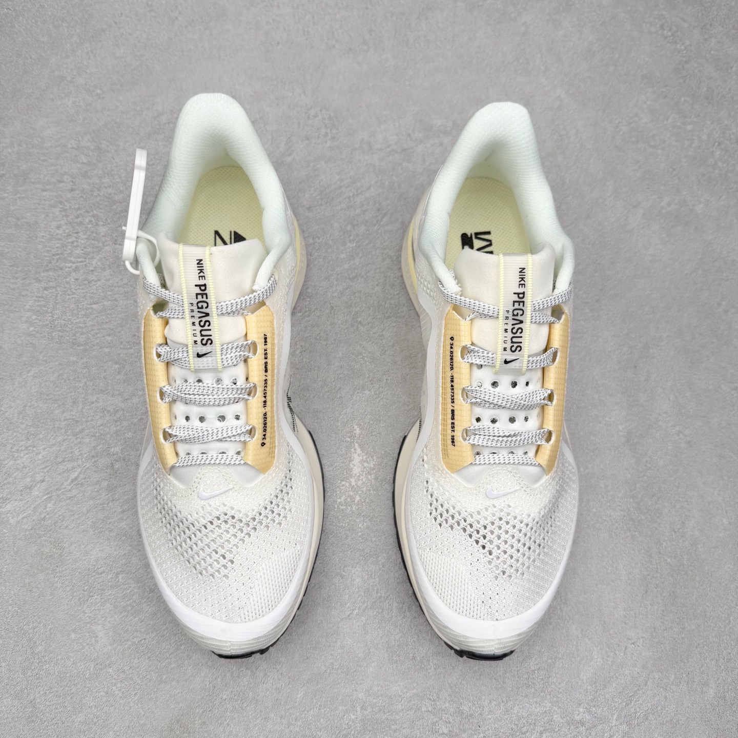 图片[2]-＃纯原 NK Pegasus Premium 飞马全掌气垫跑步运动鞋 HQ2593-104 气垫的究极进化 NIKE 2025S 新王炸 • 在特有Air科技加持下，耐克带来全新Pegasus Premium。这款跑鞋在传承耐克飞马（Pegasus）系列标志性的缓震功能的同时，将首次搭载耐克的塑型可视化Air Zoom气垫单元。• 塑型Air Zoom气垫单元贴合脚部的自然轮廓，帮助跑者在从后跟到脚趾的过渡中能够有效传递力量，带来一种前所未有的轻盈、顺畅回馈体验。中底采用ZoomX泡绵，后跟则使用ReactX泡绵，为跑者提供稳定流畅的推进感。• 塑型可视化Air Zoom气垫单元和精心配置的泡绵组合，让Pegasus Premium成为耐克飞马系列中颇具能量回馈的鞋款。• 全新Pegasus Premium不仅展示了耐克势头强劲的创新周期，证明了其特有的Air科技的强大实力，更体现了耐克倾听和服务运动员的能力。尺码：36 36.5 37.5 38 38.5 39 40 40.5 41 42 42.5 43 44 44.5 45-选品中心