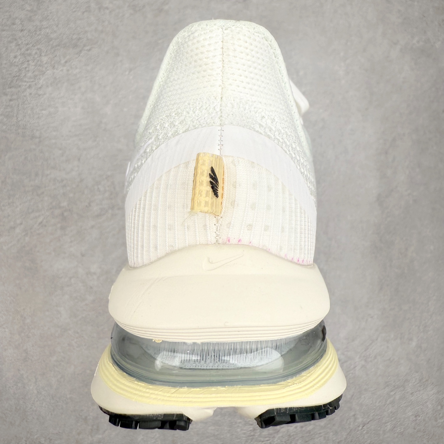 图片[8]-＃纯原 NK Pegasus Premium 飞马全掌气垫跑步运动鞋 HQ2593-104 气垫的究极进化 NIKE 2025S 新王炸 • 在特有Air科技加持下，耐克带来全新Pegasus Premium。这款跑鞋在传承耐克飞马（Pegasus）系列标志性的缓震功能的同时，将首次搭载耐克的塑型可视化Air Zoom气垫单元。• 塑型Air Zoom气垫单元贴合脚部的自然轮廓，帮助跑者在从后跟到脚趾的过渡中能够有效传递力量，带来一种前所未有的轻盈、顺畅回馈体验。中底采用ZoomX泡绵，后跟则使用ReactX泡绵，为跑者提供稳定流畅的推进感。• 塑型可视化Air Zoom气垫单元和精心配置的泡绵组合，让Pegasus Premium成为耐克飞马系列中颇具能量回馈的鞋款。• 全新Pegasus Premium不仅展示了耐克势头强劲的创新周期，证明了其特有的Air科技的强大实力，更体现了耐克倾听和服务运动员的能力。尺码：36 36.5 37.5 38 38.5 39 40 40.5 41 42 42.5 43 44 44.5 45-选品中心