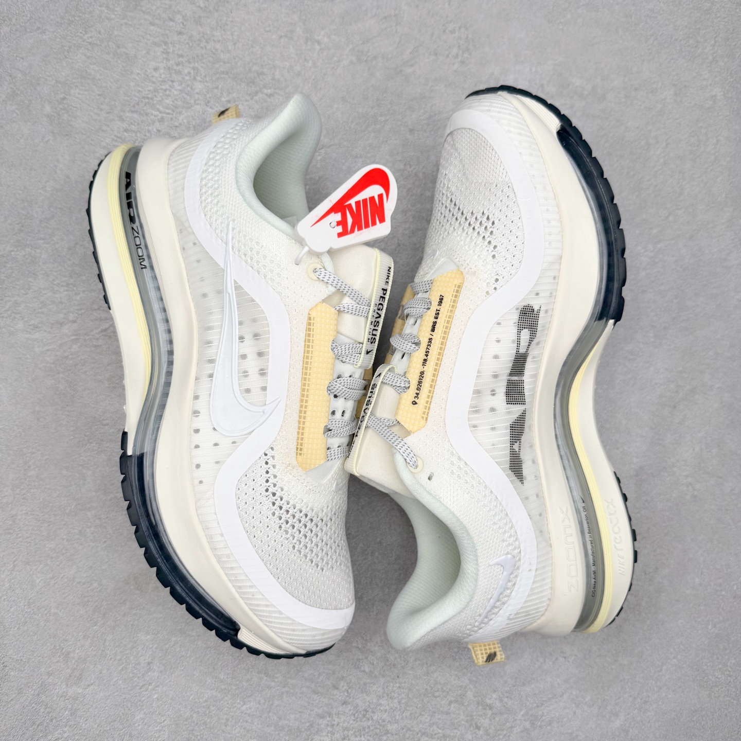 图片[3]-＃纯原 NK Pegasus Premium 飞马全掌气垫跑步运动鞋 HQ2593-104 气垫的究极进化 NIKE 2025S 新王炸 • 在特有Air科技加持下，耐克带来全新Pegasus Premium。这款跑鞋在传承耐克飞马（Pegasus）系列标志性的缓震功能的同时，将首次搭载耐克的塑型可视化Air Zoom气垫单元。• 塑型Air Zoom气垫单元贴合脚部的自然轮廓，帮助跑者在从后跟到脚趾的过渡中能够有效传递力量，带来一种前所未有的轻盈、顺畅回馈体验。中底采用ZoomX泡绵，后跟则使用ReactX泡绵，为跑者提供稳定流畅的推进感。• 塑型可视化Air Zoom气垫单元和精心配置的泡绵组合，让Pegasus Premium成为耐克飞马系列中颇具能量回馈的鞋款。• 全新Pegasus Premium不仅展示了耐克势头强劲的创新周期，证明了其特有的Air科技的强大实力，更体现了耐克倾听和服务运动员的能力。尺码：36 36.5 37.5 38 38.5 39 40 40.5 41 42 42.5 43 44 44.5 45-选品中心