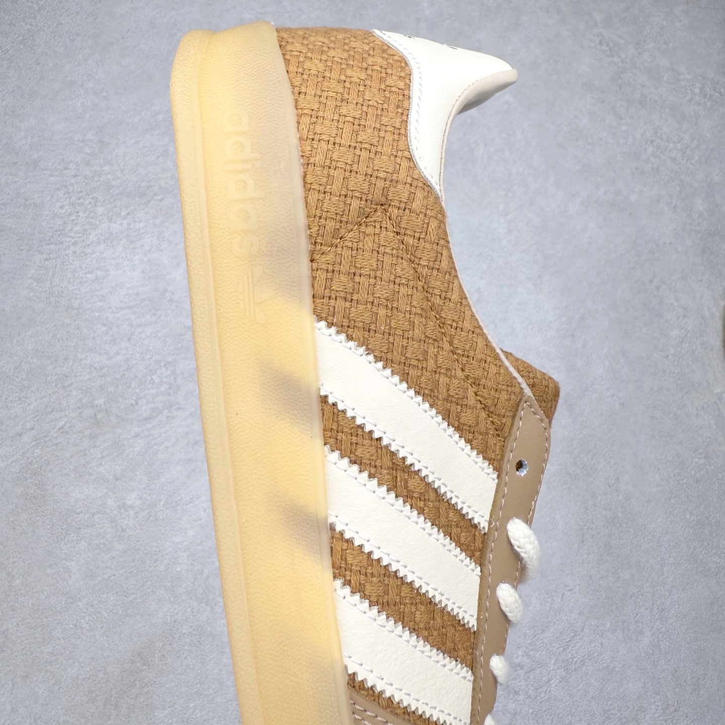 图片[6]-AD Gazelle Indoor Trainers 羚羊内训系列低帮复古百搭休闲运动德训风板鞋 JR8851 90年代经典的复刻版！自60年代以足球训练鞋面世以来,Gazelle就以其经典设计席卷全球。1991年版本的复刻,再造经典Gazelle。采用皮革打造,搭配浊色细节,让这款经典更加简约。尺码：36 36⅔ 37⅓ 38 38⅔ 39⅓ 40 40⅔ 41⅓ 42 42⅔ 43⅓ 44⅓ 44⅔ 45-选品中心