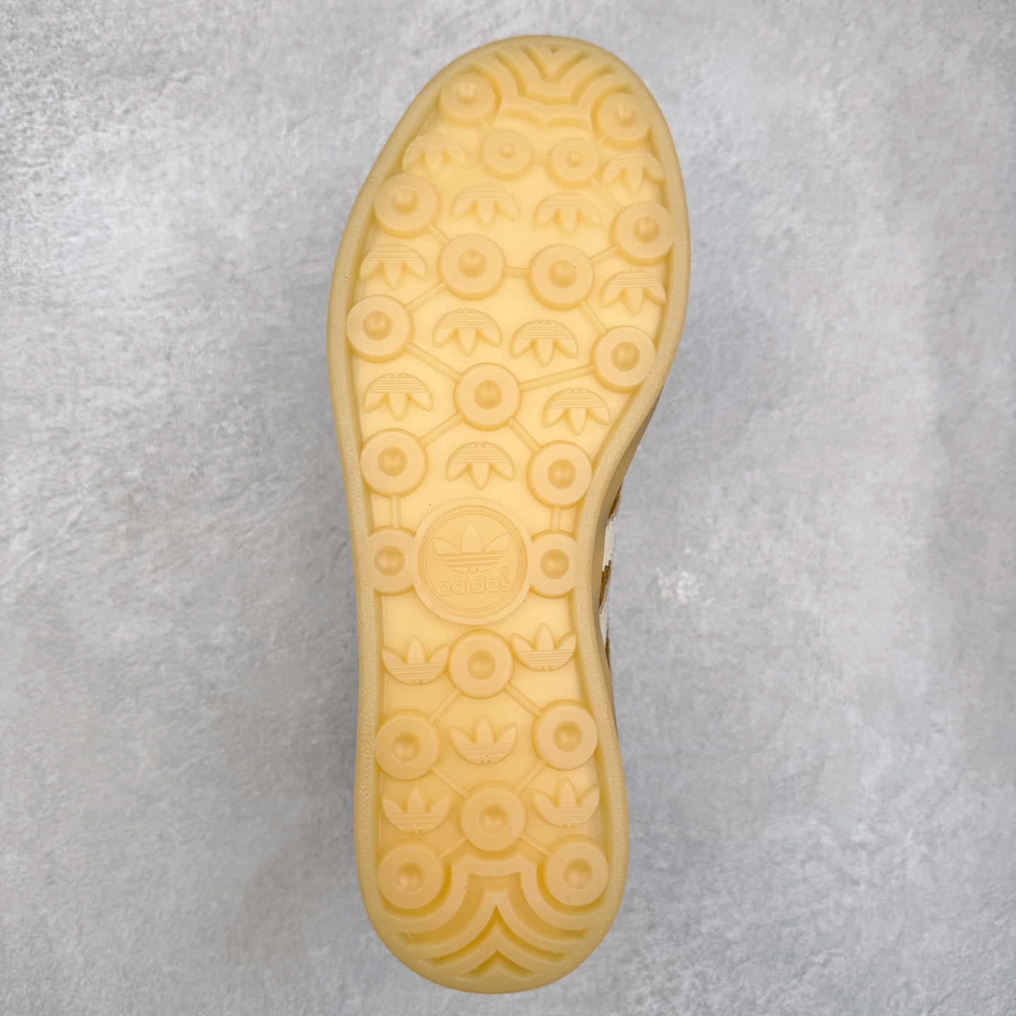 图片[9]-AD Gazelle Indoor Trainers 羚羊内训系列低帮复古百搭休闲运动德训风板鞋 JR8851 90年代经典的复刻版！自60年代以足球训练鞋面世以来,Gazelle就以其经典设计席卷全球。1991年版本的复刻,再造经典Gazelle。采用皮革打造,搭配浊色细节,让这款经典更加简约。尺码：36 36⅔ 37⅓ 38 38⅔ 39⅓ 40 40⅔ 41⅓ 42 42⅔ 43⅓ 44⅓ 44⅔ 45-选品中心