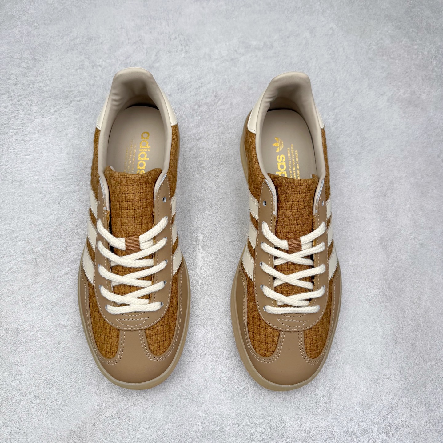 图片[2]-AD Gazelle Indoor Trainers 羚羊内训系列低帮复古百搭休闲运动德训风板鞋 JR8851 90年代经典的复刻版！自60年代以足球训练鞋面世以来,Gazelle就以其经典设计席卷全球。1991年版本的复刻,再造经典Gazelle。采用皮革打造,搭配浊色细节,让这款经典更加简约。尺码：36 36⅔ 37⅓ 38 38⅔ 39⅓ 40 40⅔ 41⅓ 42 42⅔ 43⅓ 44⅓ 44⅔ 45-选品中心