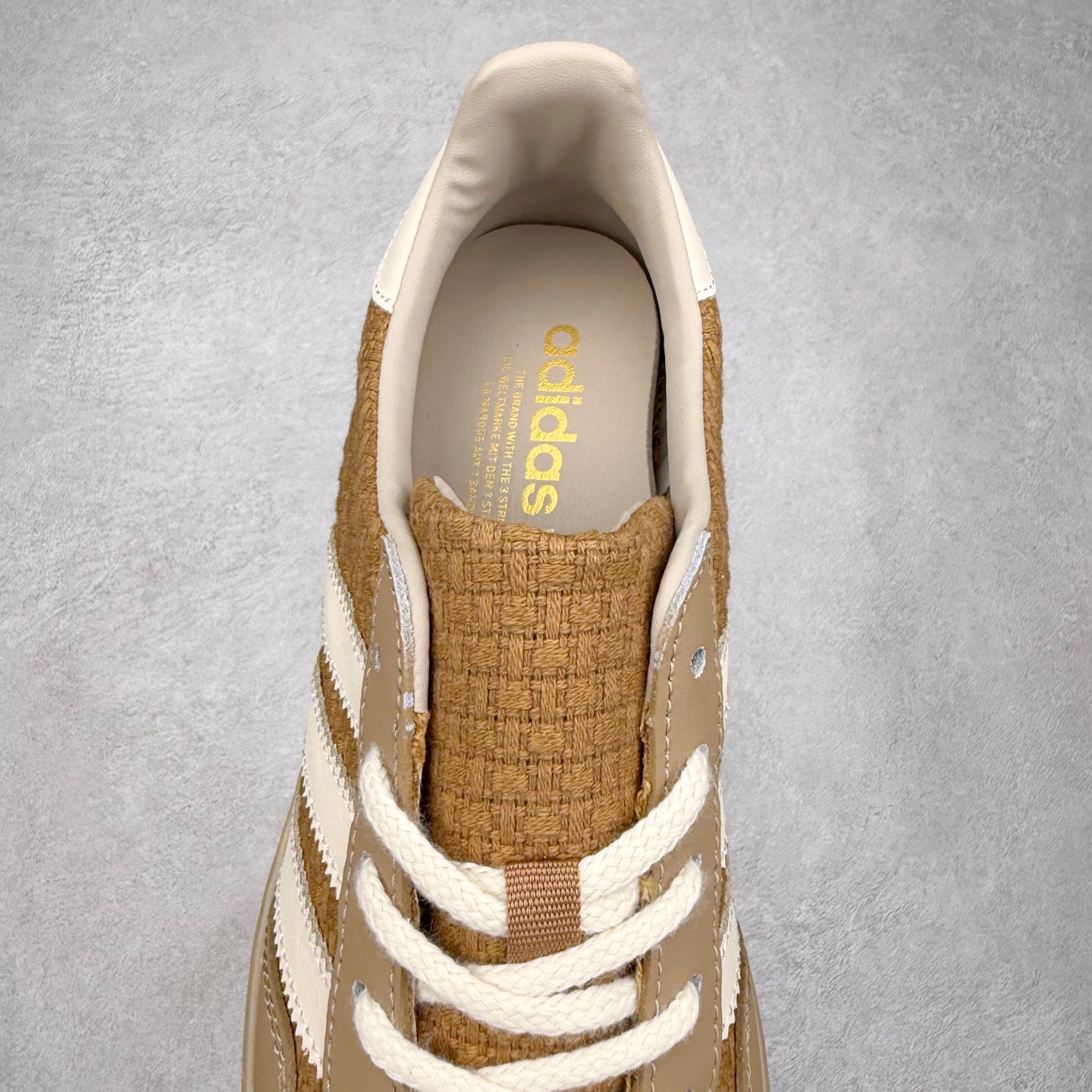 图片[5]-AD Gazelle Indoor Trainers 羚羊内训系列低帮复古百搭休闲运动德训风板鞋 JR8851 90年代经典的复刻版！自60年代以足球训练鞋面世以来,Gazelle就以其经典设计席卷全球。1991年版本的复刻,再造经典Gazelle。采用皮革打造,搭配浊色细节,让这款经典更加简约。尺码：36 36⅔ 37⅓ 38 38⅔ 39⅓ 40 40⅔ 41⅓ 42 42⅔ 43⅓ 44⅓ 44⅔ 45-选品中心