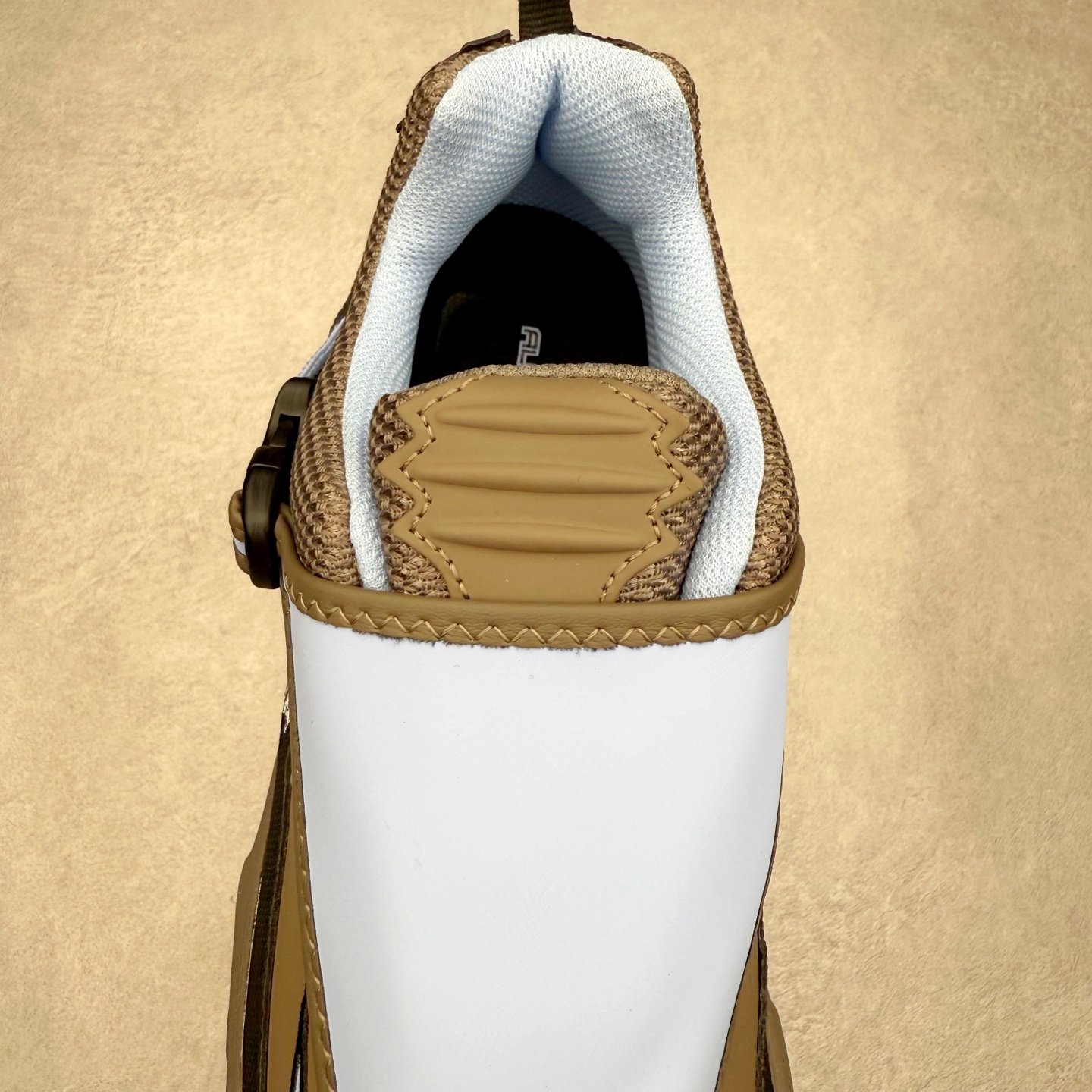 图片[5]-NK ACG Air Phassad 时尚舒适防滑透气低帮户外功能鞋 男女同款 全新来袭 该款沿袭前代高帮版型的设计传统 轻盈鞋面结合灵巧的脚踝包裹设计 为双足打造出一体化的舒适脚感 助力轻松畅行 中底融入柔软的React泡棉与Vaporfiy 科技 让你在岩石小径徒步时也像行走在都市般轻松舒适 粘性橡胶大底铸就了攀岩级别的出众抓地力 助你从容面对各种环境挑战 尺码：36 36.5 37.5 38 38.5 39 40 40.5 41 42 42.5 43 44 44.5 45 46-选品中心