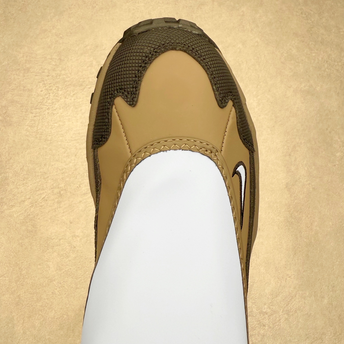 图片[4]-NK ACG Air Phassad 时尚舒适防滑透气低帮户外功能鞋 男女同款 全新来袭 该款沿袭前代高帮版型的设计传统 轻盈鞋面结合灵巧的脚踝包裹设计 为双足打造出一体化的舒适脚感 助力轻松畅行 中底融入柔软的React泡棉与Vaporfiy 科技 让你在岩石小径徒步时也像行走在都市般轻松舒适 粘性橡胶大底铸就了攀岩级别的出众抓地力 助你从容面对各种环境挑战 尺码：36 36.5 37.5 38 38.5 39 40 40.5 41 42 42.5 43 44 44.5 45 46-选品中心