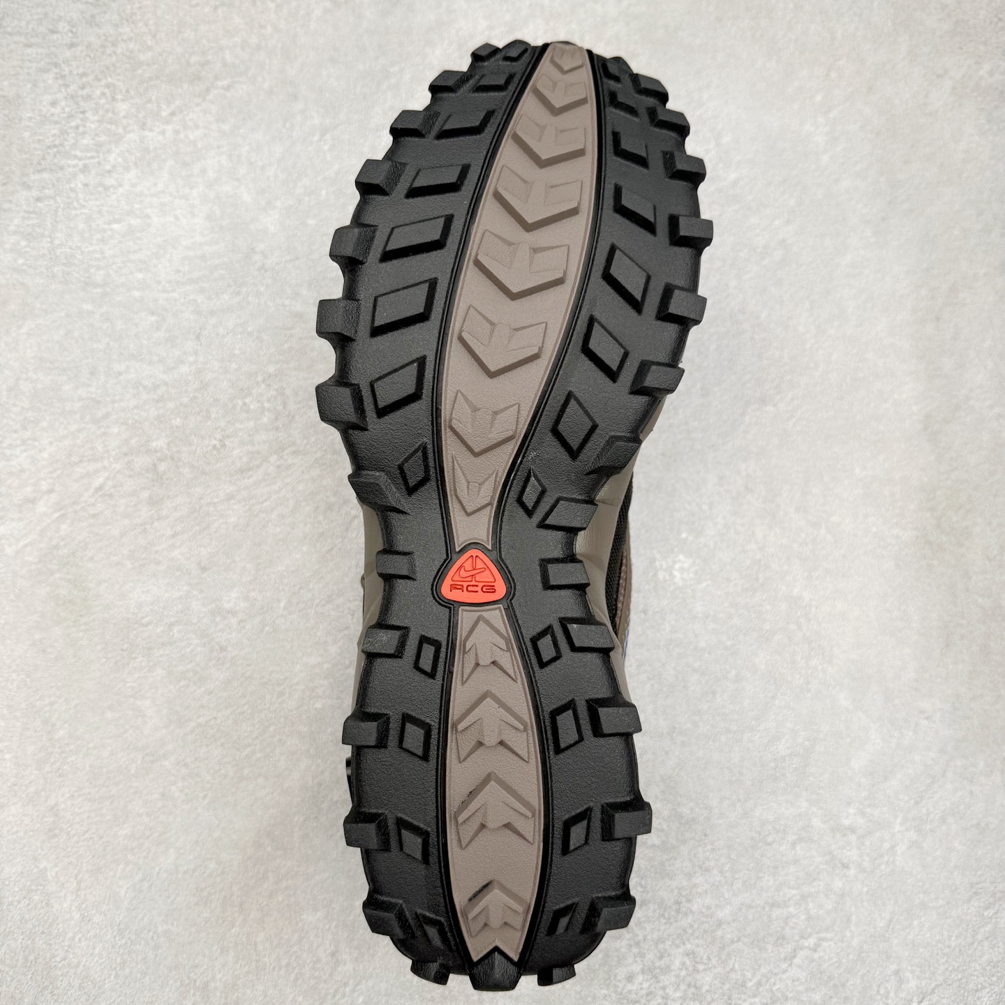 图片[9]-NK ACG Air Phassad 时尚舒适防滑透气低帮户外功能鞋 男女同款 全新来袭 该款沿袭前代高帮版型的设计传统 轻盈鞋面结合灵巧的脚踝包裹设计 为双足打造出一体化的舒适脚感 助力轻松畅行 中底融入柔软的React泡棉与Vaporfiy 科技 让你在岩石小径徒步时也像行走在都市般轻松舒适 粘性橡胶大底铸就了攀岩级别的出众抓地力 助你从容面对各种环境挑战 尺码：36 36.5 37.5 38 38.5 39 40 40.5 41 42 42.5 43 44 44.5 45 46-选品中心