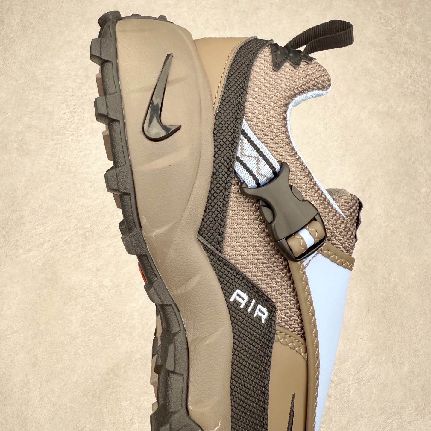 图片[6]-NK ACG Air Phassad 时尚舒适防滑透气低帮户外功能鞋 男女同款 全新来袭 该款沿袭前代高帮版型的设计传统 轻盈鞋面结合灵巧的脚踝包裹设计 为双足打造出一体化的舒适脚感 助力轻松畅行 中底融入柔软的React泡棉与Vaporfiy 科技 让你在岩石小径徒步时也像行走在都市般轻松舒适 粘性橡胶大底铸就了攀岩级别的出众抓地力 助你从容面对各种环境挑战 尺码：36 36.5 37.5 38 38.5 39 40 40.5 41 42 42.5 43 44 44.5 45 46-选品中心