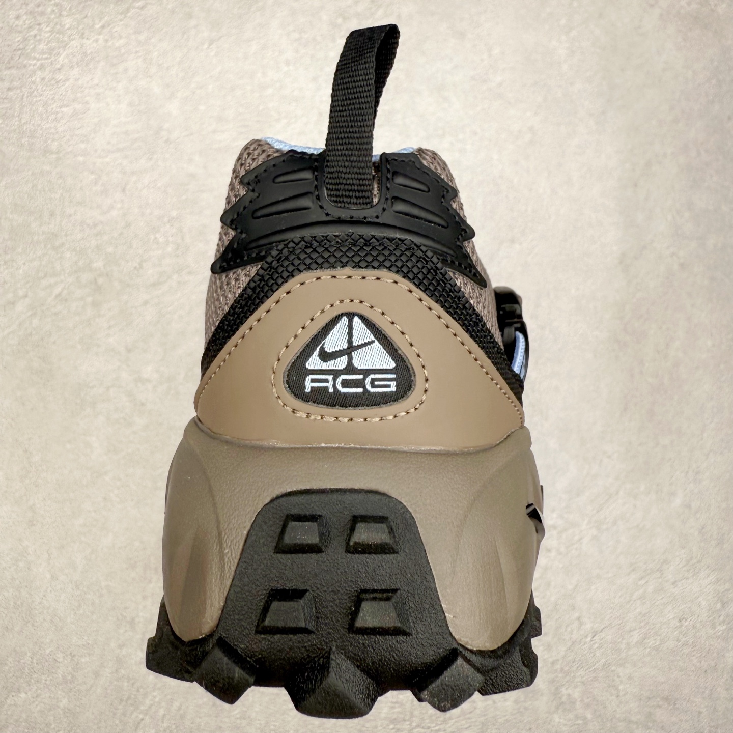 图片[8]-NK ACG Air Phassad 时尚舒适防滑透气低帮户外功能鞋 男女同款 全新来袭 该款沿袭前代高帮版型的设计传统 轻盈鞋面结合灵巧的脚踝包裹设计 为双足打造出一体化的舒适脚感 助力轻松畅行 中底融入柔软的React泡棉与Vaporfiy 科技 让你在岩石小径徒步时也像行走在都市般轻松舒适 粘性橡胶大底铸就了攀岩级别的出众抓地力 助你从容面对各种环境挑战 尺码：36 36.5 37.5 38 38.5 39 40 40.5 41 42 42.5 43 44 44.5 45 46-选品中心