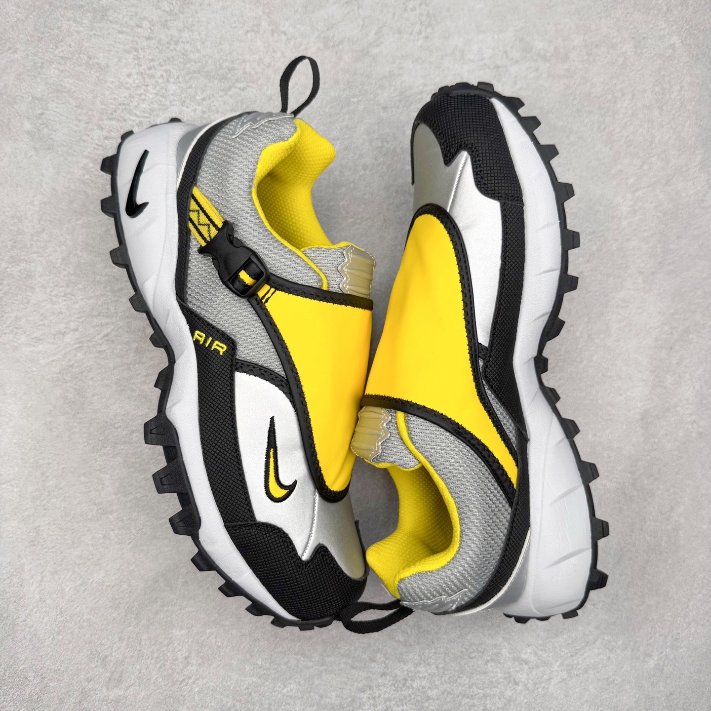 图片[3]-NK ACG Air Phassad 时尚舒适防滑透气低帮户外功能鞋 男女同款 全新来袭 该款沿袭前代高帮版型的设计传统 轻盈鞋面结合灵巧的脚踝包裹设计 为双足打造出一体化的舒适脚感 助力轻松畅行 中底融入柔软的React泡棉与Vaporfiy 科技 让你在岩石小径徒步时也像行走在都市般轻松舒适 粘性橡胶大底铸就了攀岩级别的出众抓地力 助你从容面对各种环境挑战 尺码：36 36.5 37.5 38 38.5 39 40 40.5 41 42 42.5 43 44 44.5 45 46-选品中心