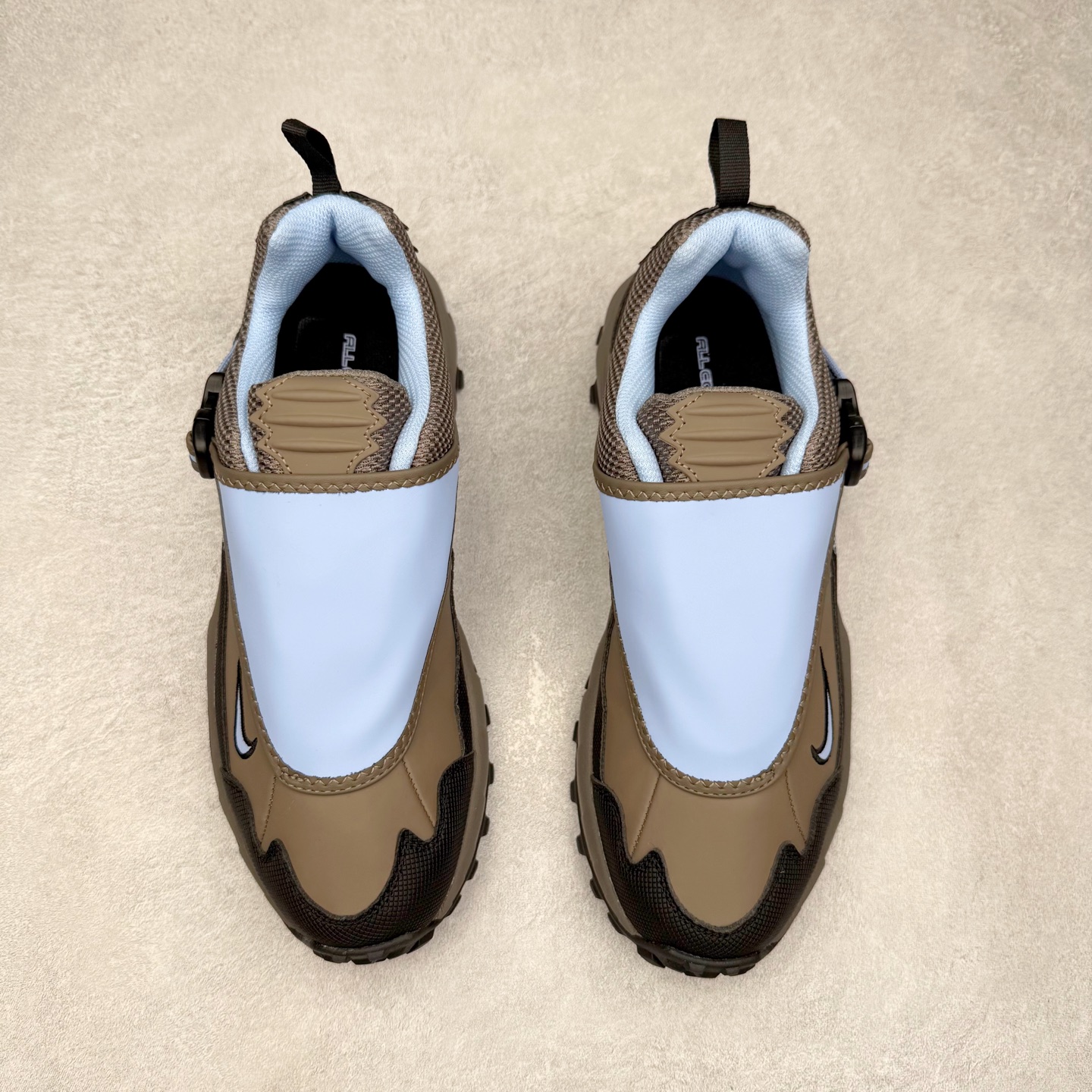 图片[2]-NK ACG Air Phassad 时尚舒适防滑透气低帮户外功能鞋 男女同款 全新来袭 该款沿袭前代高帮版型的设计传统 轻盈鞋面结合灵巧的脚踝包裹设计 为双足打造出一体化的舒适脚感 助力轻松畅行 中底融入柔软的React泡棉与Vaporfiy 科技 让你在岩石小径徒步时也像行走在都市般轻松舒适 粘性橡胶大底铸就了攀岩级别的出众抓地力 助你从容面对各种环境挑战 尺码：36 36.5 37.5 38 38.5 39 40 40.5 41 42 42.5 43 44 44.5 45 46-选品中心