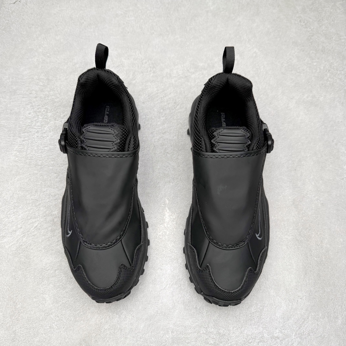 图片[2]-NK ACG Air Phassad 时尚舒适防滑透气低帮户外功能鞋 男女同款 全新来袭 该款沿袭前代高帮版型的设计传统 轻盈鞋面结合灵巧的脚踝包裹设计 为双足打造出一体化的舒适脚感 助力轻松畅行 中底融入柔软的React泡棉与Vaporfiy 科技 让你在岩石小径徒步时也像行走在都市般轻松舒适 粘性橡胶大底铸就了攀岩级别的出众抓地力 助你从容面对各种环境挑战 尺码：36 36.5 37.5 38 38.5 39 40 40.5 41 42 42.5 43 44 44.5 45 46-选品中心