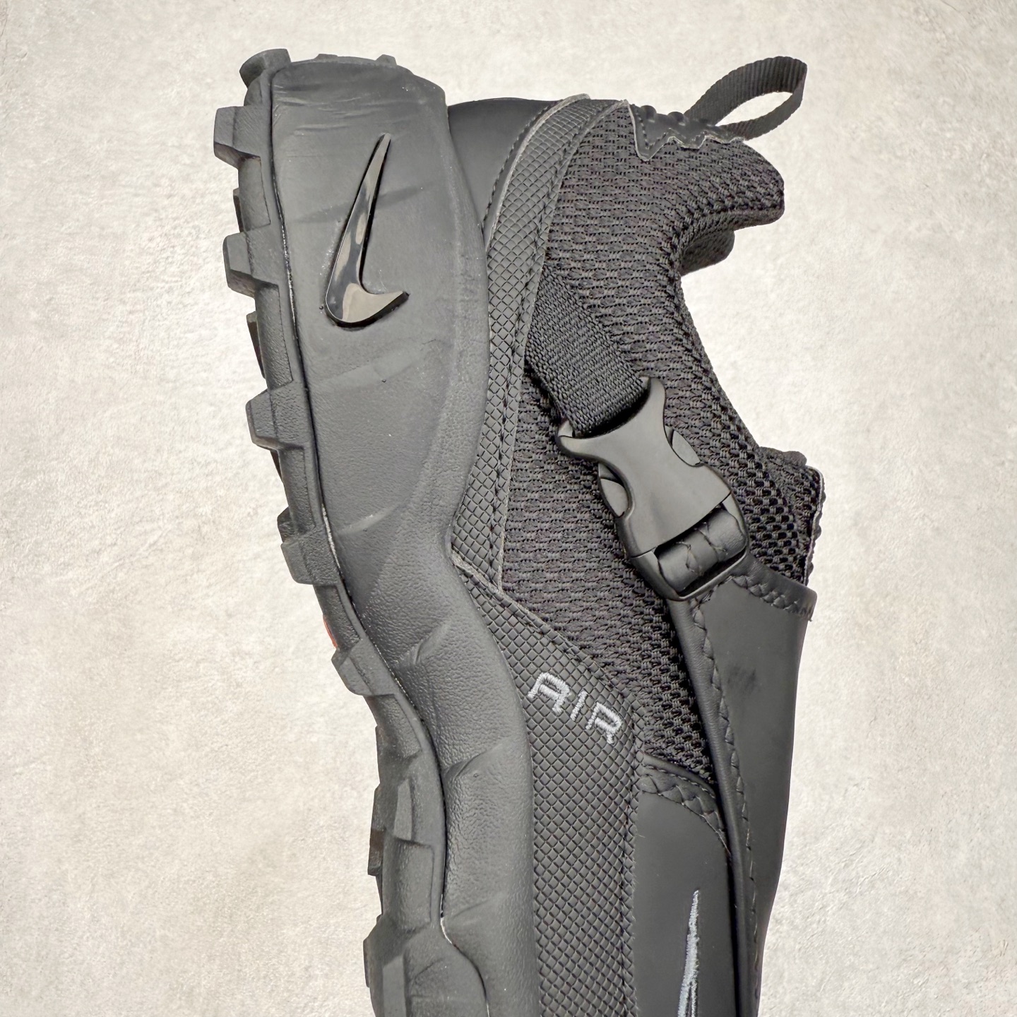 图片[6]-NK ACG Air Phassad 时尚舒适防滑透气低帮户外功能鞋 男女同款 全新来袭 该款沿袭前代高帮版型的设计传统 轻盈鞋面结合灵巧的脚踝包裹设计 为双足打造出一体化的舒适脚感 助力轻松畅行 中底融入柔软的React泡棉与Vaporfiy 科技 让你在岩石小径徒步时也像行走在都市般轻松舒适 粘性橡胶大底铸就了攀岩级别的出众抓地力 助你从容面对各种环境挑战 尺码：36 36.5 37.5 38 38.5 39 40 40.5 41 42 42.5 43 44 44.5 45 46-选品中心