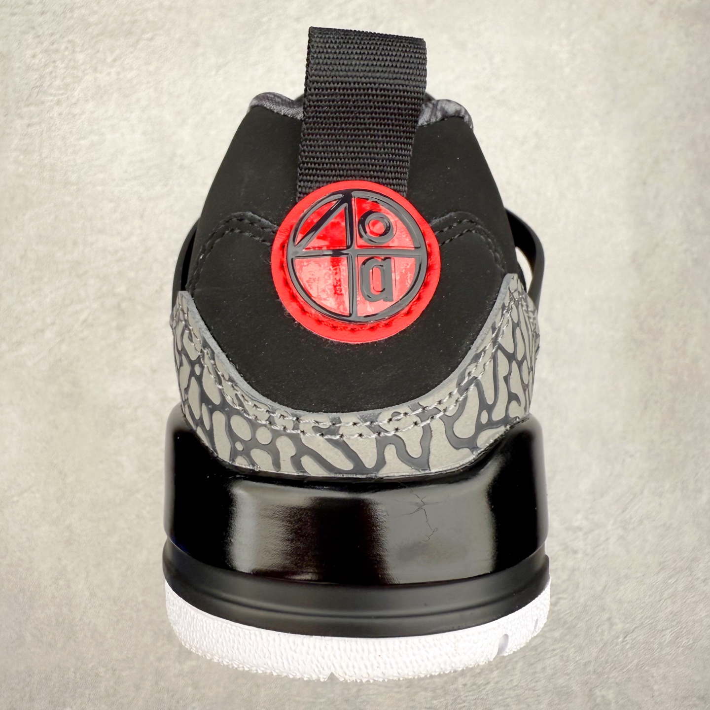 图片[8]-Jordan Spizike Low AJ复古低帮篮球鞋 FQ1759-060 这款鞋子著名导演斯派克李的Jordan Spizike专属 预计于明年夏季推出全新低帮版本 将包括三款配色 经典爆裂纹非常复古 两款配色分别以大学红和黑曜石蓝进行区分 鞋身设计中依旧带有大象爆裂纹、鞋侧束带、塑胶网布等经典元素 之后 在鞋舌、内衬以及鞋底等位置缀以大学红和黑曜石蓝搭配 带来全新造型 尺码：36 36.5 37.5 38 38.5 39 40 40.5 41 42 42.5 43 44 44.5 45 46-选品中心