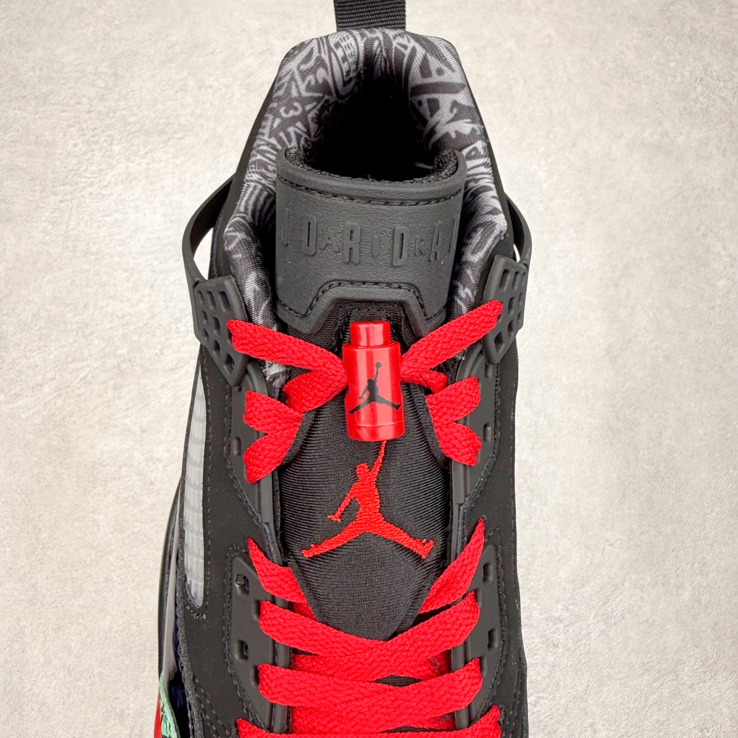 图片[5]-Jordan Spizike Low AJ复古低帮篮球鞋 FQ1759-060 这款鞋子著名导演斯派克李的Jordan Spizike专属 预计于明年夏季推出全新低帮版本 将包括三款配色 经典爆裂纹非常复古 两款配色分别以大学红和黑曜石蓝进行区分 鞋身设计中依旧带有大象爆裂纹、鞋侧束带、塑胶网布等经典元素 之后 在鞋舌、内衬以及鞋底等位置缀以大学红和黑曜石蓝搭配 带来全新造型 尺码：36 36.5 37.5 38 38.5 39 40 40.5 41 42 42.5 43 44 44.5 45 46-选品中心