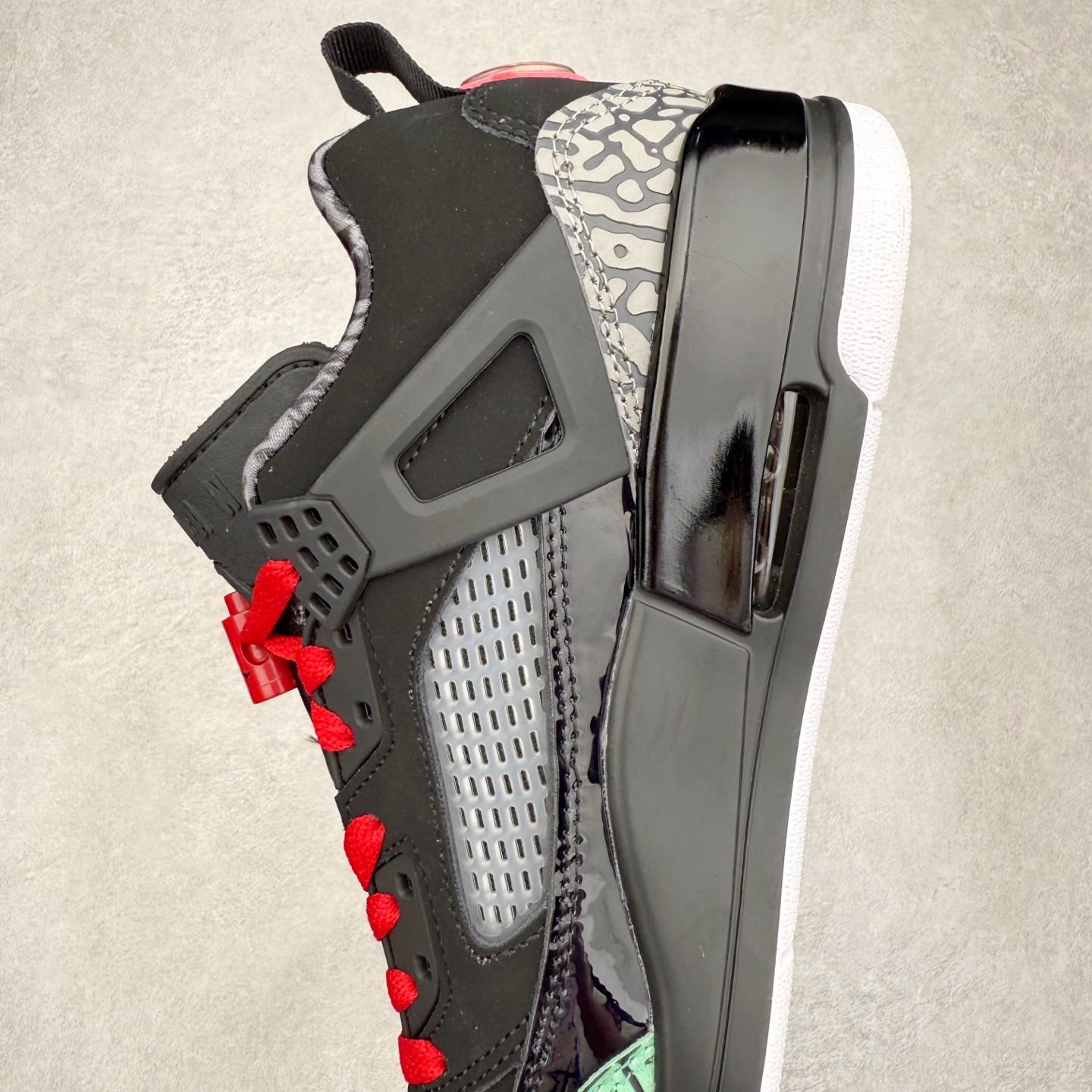 图片[7]-Jordan Spizike Low AJ复古低帮篮球鞋 FQ1759-060 这款鞋子著名导演斯派克李的Jordan Spizike专属 预计于明年夏季推出全新低帮版本 将包括三款配色 经典爆裂纹非常复古 两款配色分别以大学红和黑曜石蓝进行区分 鞋身设计中依旧带有大象爆裂纹、鞋侧束带、塑胶网布等经典元素 之后 在鞋舌、内衬以及鞋底等位置缀以大学红和黑曜石蓝搭配 带来全新造型 尺码：36 36.5 37.5 38 38.5 39 40 40.5 41 42 42.5 43 44 44.5 45 46-选品中心