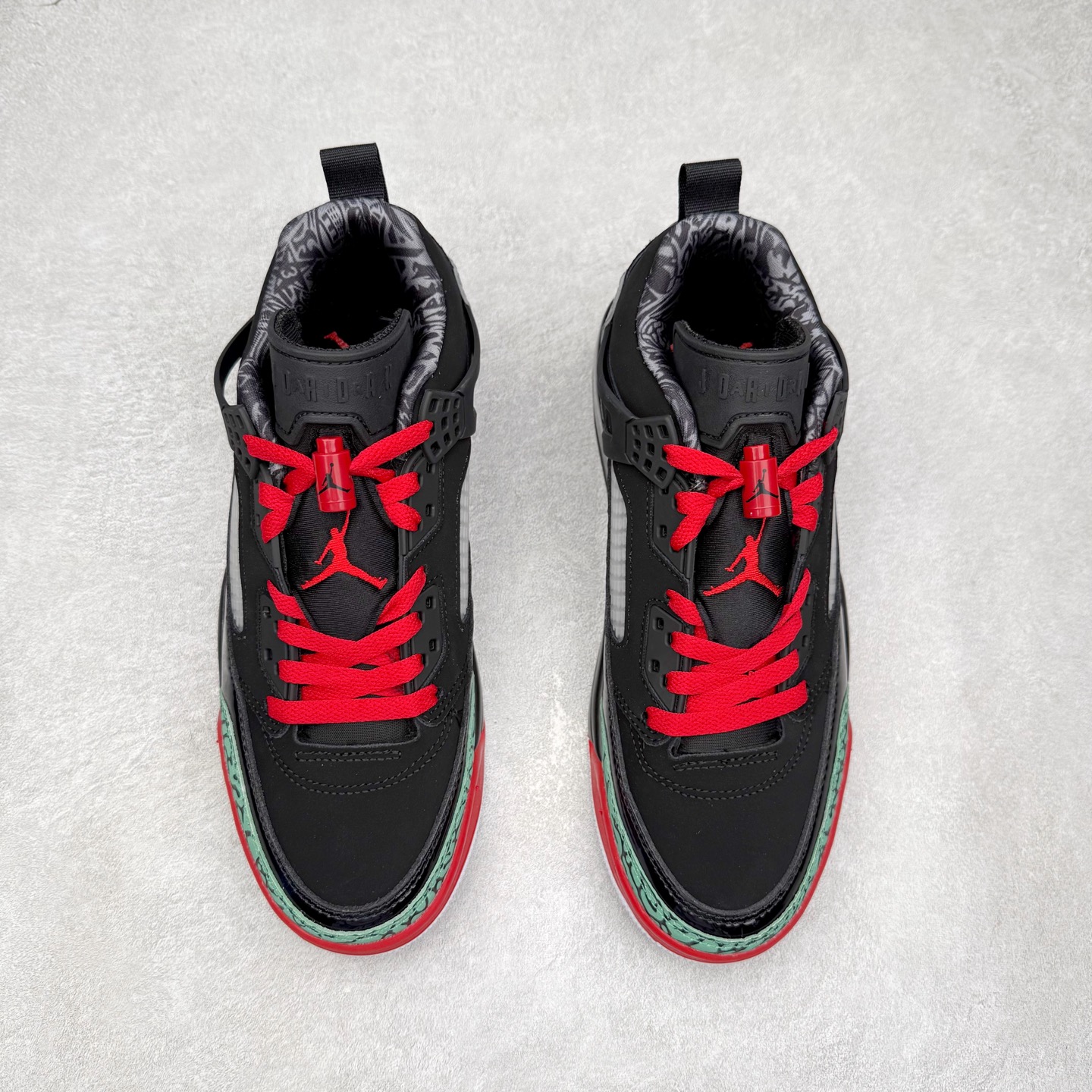 图片[2]-Jordan Spizike Low AJ复古低帮篮球鞋 FQ1759-060 这款鞋子著名导演斯派克李的Jordan Spizike专属 预计于明年夏季推出全新低帮版本 将包括三款配色 经典爆裂纹非常复古 两款配色分别以大学红和黑曜石蓝进行区分 鞋身设计中依旧带有大象爆裂纹、鞋侧束带、塑胶网布等经典元素 之后 在鞋舌、内衬以及鞋底等位置缀以大学红和黑曜石蓝搭配 带来全新造型 尺码：36 36.5 37.5 38 38.5 39 40 40.5 41 42 42.5 43 44 44.5 45 46-选品中心