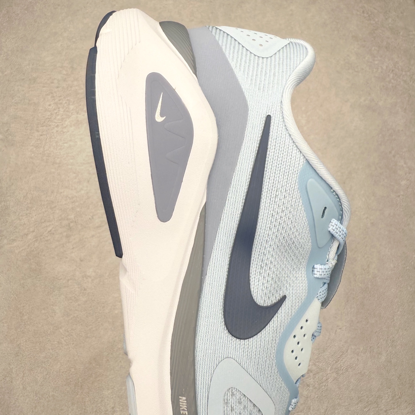 图片[6]-NK Zoom Structure 26 Light Armory 舒适百搭防滑耐磨 低帮 休闲跑步鞋 男女同款 实拍调校N版已经零色差零失真 百分百还原实物色彩所见即所得 不存在货不对板色差等低级问题 选购参考实物拍摄 不混卖不参货 只用心做好货严格选品 承诺混一赔十 尺码：36 36.5 37.5 38 38.5 39 40 40.5 41 42 42.5 43 44 44.5 45-选品中心