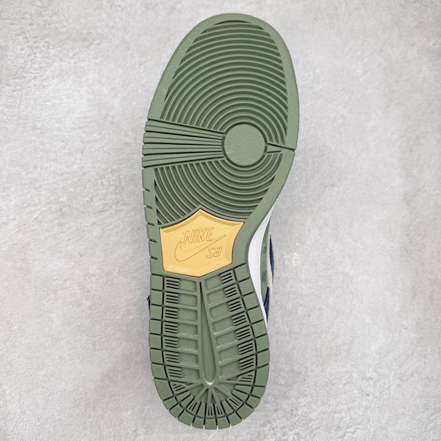 图片[9]-NK SB Dunk Low HF3063-002 极限压缩利润空间 超乎所想的高性价比 用料绝不含糊 原盒原配 正确耐磨橡胶大底 超高清洁度 全鞋零毛边皮料切割 全套原楦原模倾力打造完美版型 尺码：36 36.5 37.5 38 38.5 39 40 40.5 41 42 42.5 43 44 44.5 45 46-选品中心