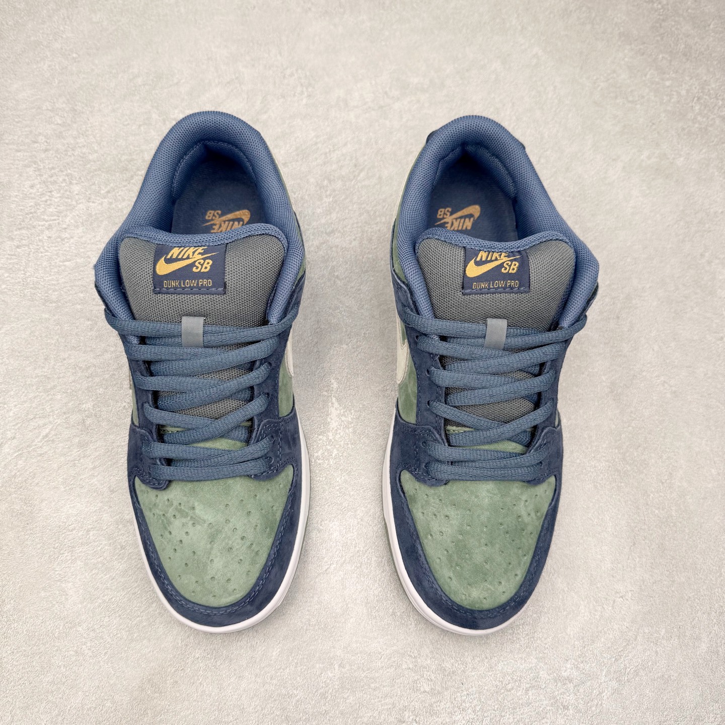 图片[2]-NK SB Dunk Low HF3063-002 极限压缩利润空间 超乎所想的高性价比 用料绝不含糊 原盒原配 正确耐磨橡胶大底 超高清洁度 全鞋零毛边皮料切割 全套原楦原模倾力打造完美版型 尺码：36 36.5 37.5 38 38.5 39 40 40.5 41 42 42.5 43 44 44.5 45 46-选品中心