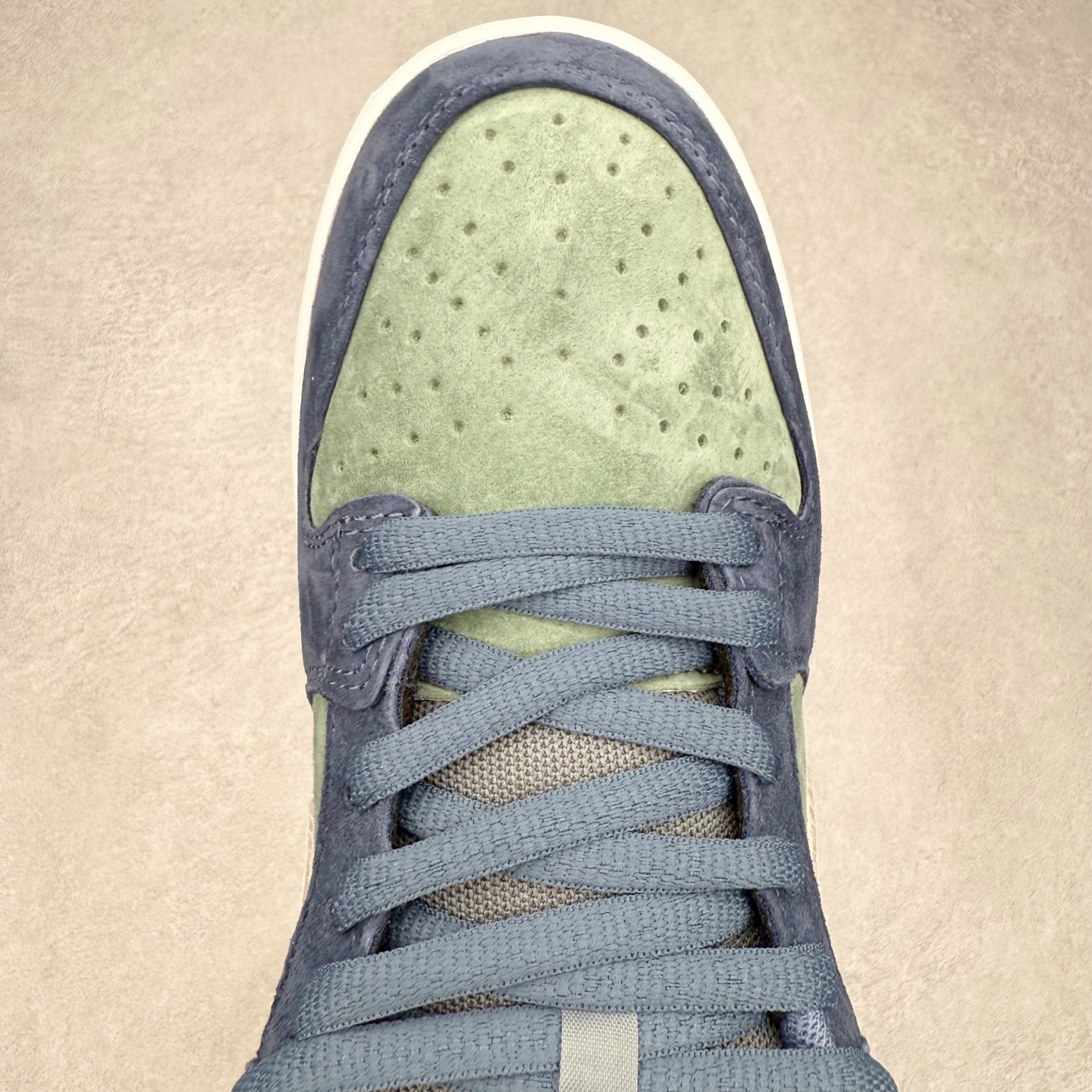 图片[4]-NK SB Dunk Low HF3063-002 极限压缩利润空间 超乎所想的高性价比 用料绝不含糊 原盒原配 正确耐磨橡胶大底 超高清洁度 全鞋零毛边皮料切割 全套原楦原模倾力打造完美版型 尺码：36 36.5 37.5 38 38.5 39 40 40.5 41 42 42.5 43 44 44.5 45 46-选品中心