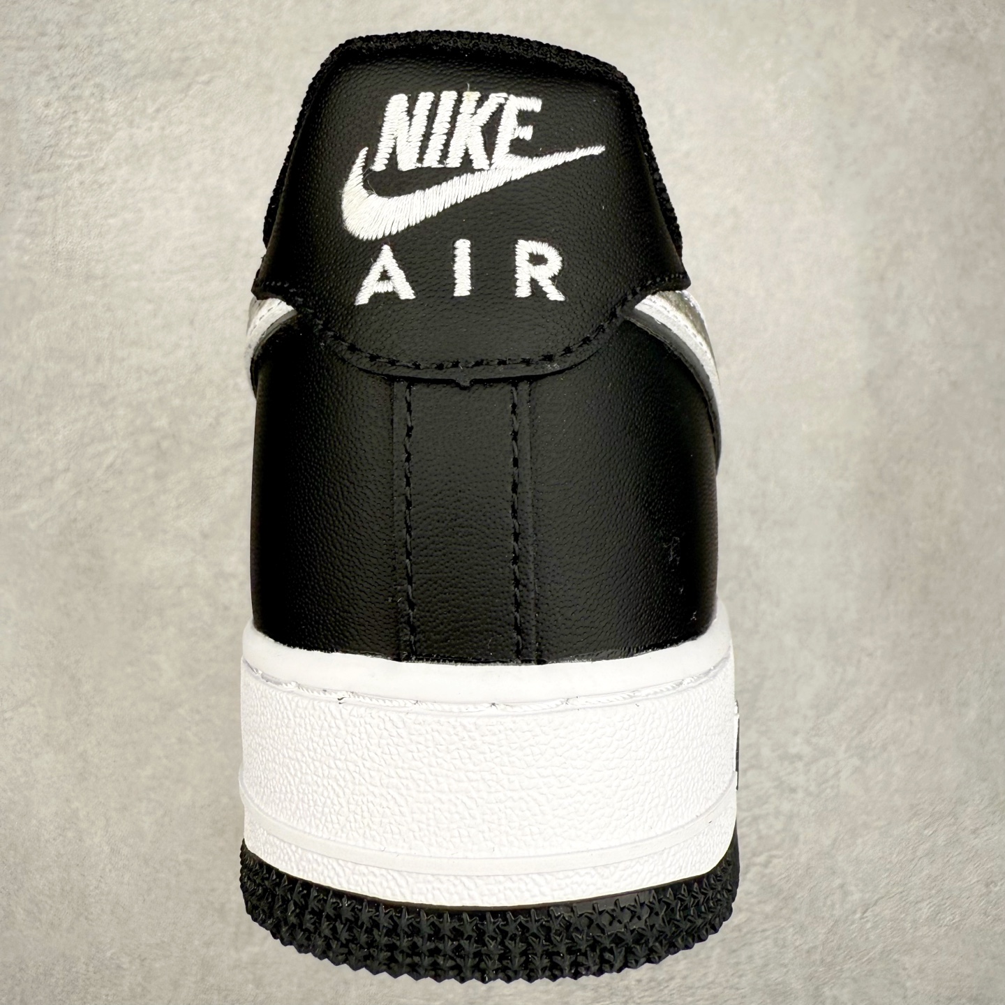 图片[8]-NK Air Force 1´07 Low 空军一号低帮百搭休闲运动板鞋 ZH0316-118 柔软、弹性十足的缓震性能和出色的中底设计 横跨复古与现代的外型结合 造就出风靡全球 三十多年的Force 1 直到今天还深受青睐 实拍调校N版已经零色差零失真 百分百还原实物色彩所见即所得 不存在货不对板色差等低级问题 选购参考实物拍摄 不混卖不参货 只用心做好货严格选品 承诺混一赔十 尺码：36 36.5 37.5 38 38.5 39 40 40.5 41 42 42.5 43 44 44.5 45-选品中心