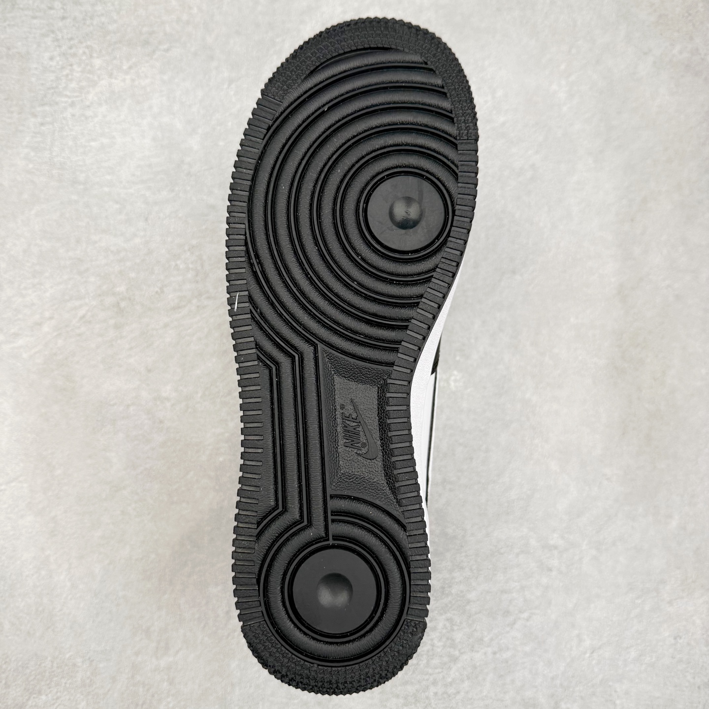 图片[9]-NK Air Force 1´07 Low 空军一号低帮百搭休闲运动板鞋 ZH0316-118 柔软、弹性十足的缓震性能和出色的中底设计 横跨复古与现代的外型结合 造就出风靡全球 三十多年的Force 1 直到今天还深受青睐 实拍调校N版已经零色差零失真 百分百还原实物色彩所见即所得 不存在货不对板色差等低级问题 选购参考实物拍摄 不混卖不参货 只用心做好货严格选品 承诺混一赔十 尺码：36 36.5 37.5 38 38.5 39 40 40.5 41 42 42.5 43 44 44.5 45-选品中心