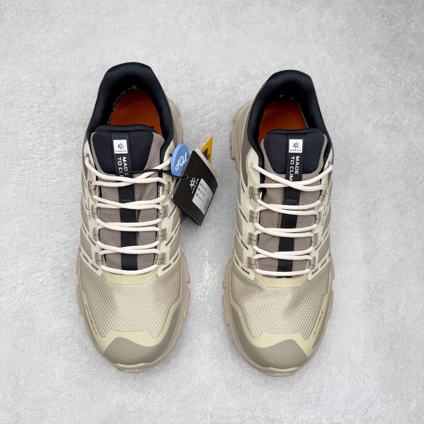 图片[2]-KAILAS 凯乐石远征5代 FLT 舒适简约经典登山 防滑耐磨防水低帮徒步鞋 KAILAS凯乐石品牌是全球三大全系攀登品牌之一，于2003年创立于中国广州，致力于为有攀登梦想的户外运动员及爱好者，研发制造功能性专业装备，满足他们在极限环境下安全舒适的需求，凯乐石专注于科技面料的开发及专业功能设计，产品线覆盖登山、攀岩、徒步、越野跑山、露营、旅行等多项户外运动，通过运动员的测试反馈，不断进化迭代，产品荣获国内外大奖71座，发明专利21个，更突破性的自主研发攀登器械，打造出中国的攀登硬实力。实拍调校N版已经零色差零失真 百分百还原实物色彩所见即所得 不存在货不对板色差等低级问题 选购参考实物拍摄 不混卖不参货 只用心做好货严格选品 承诺混一赔十 尺码：36 36.5 37.5 38 38.5 39 40 40.5 41 42 42.5 43 44 44.5 45-选品中心