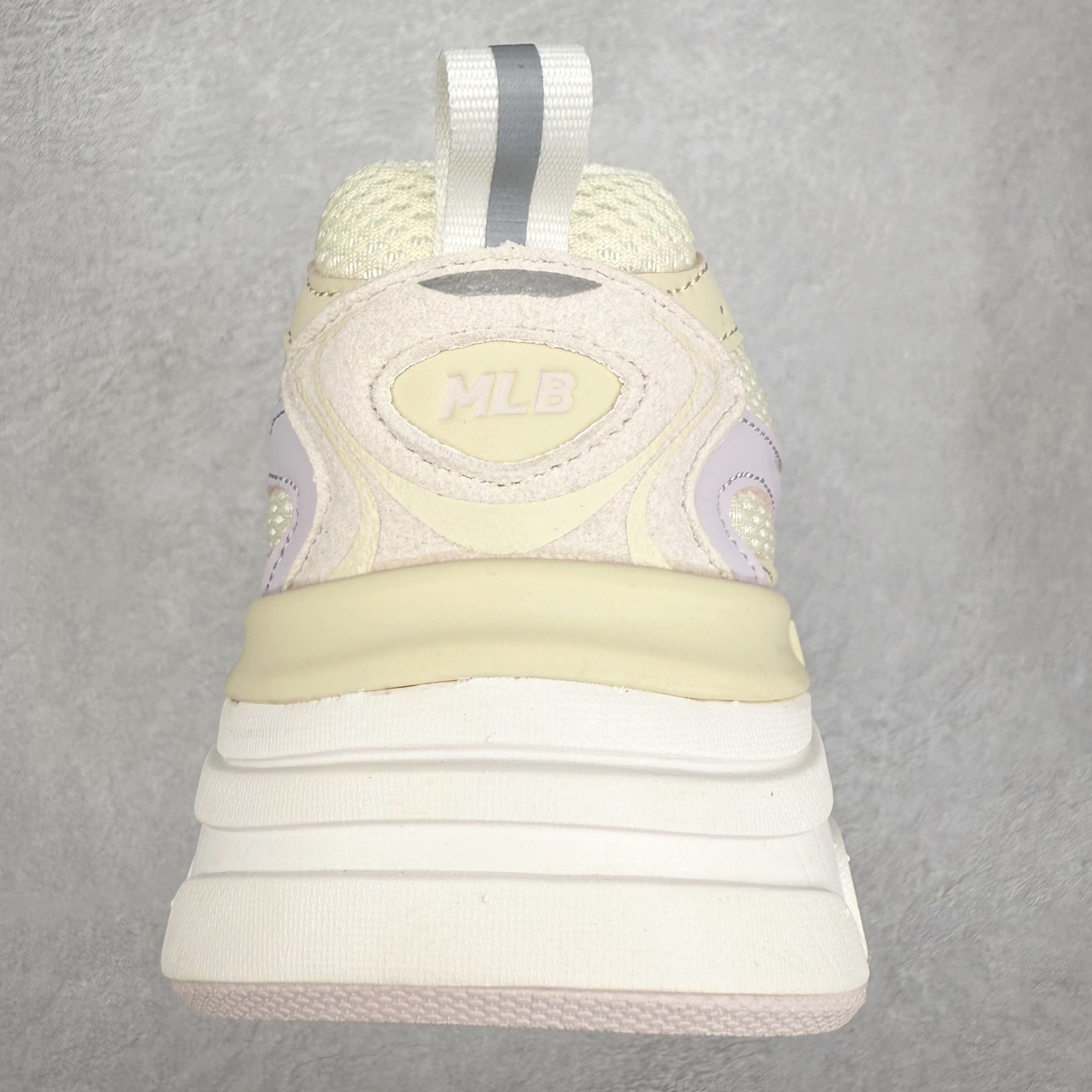 图片[8]-MLB New York Yankees Curve Runner 舒适百搭流浪鞋防滑耐磨低帮跑步鞋 Korea韩国联名NY美国榄球纽约洋基队限定 目前可过轻松秒过各类鉴定 能操作的私聊 韩国代购专供 左脚内置NFC感应 区别市面贴纸假芯片 MLB专用菱形双针中底布 重点细节中底布带注胶孔 原厂NFC感应吊牌 支持鉴定 一个两位数 原盒原标 全套原楦原纸板原厂数据开发 中韩文保养标贴 绿色防霉片 平台代购专供 独家一比一RB+MD组合大底 高频后跟小人Logo精准对位立体饱满 正确网布加超迁鞋面 转印中底走线紧密 转印Logo工艺表层防刮不掉色 尺码：35 36 36.5 37.5 38 38.5 39 40 40.5 41 42 42.5 43 44 44.5 45-选品中心