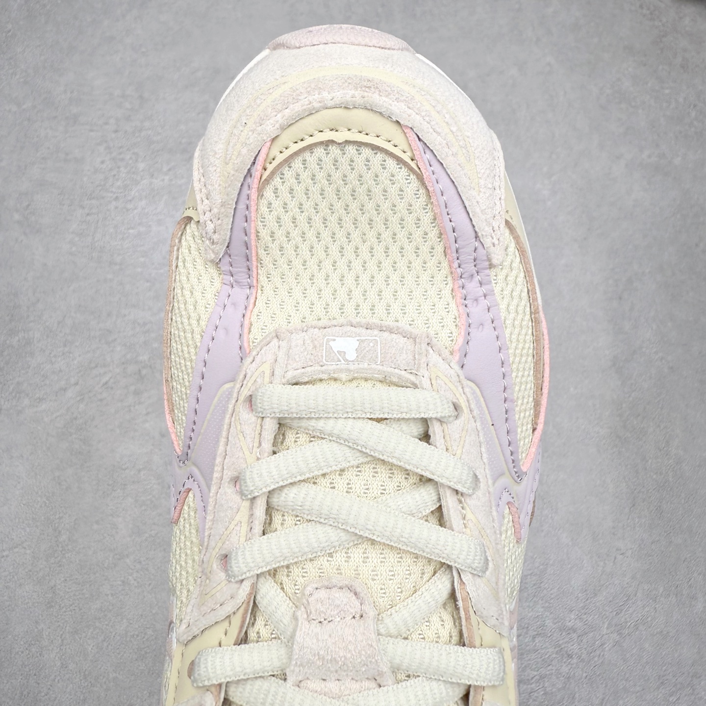 图片[4]-MLB New York Yankees Curve Runner 舒适百搭流浪鞋防滑耐磨低帮跑步鞋 Korea韩国联名NY美国榄球纽约洋基队限定 目前可过轻松秒过各类鉴定 能操作的私聊 韩国代购专供 左脚内置NFC感应 区别市面贴纸假芯片 MLB专用菱形双针中底布 重点细节中底布带注胶孔 原厂NFC感应吊牌 支持鉴定 一个两位数 原盒原标 全套原楦原纸板原厂数据开发 中韩文保养标贴 绿色防霉片 平台代购专供 独家一比一RB+MD组合大底 高频后跟小人Logo精准对位立体饱满 正确网布加超迁鞋面 转印中底走线紧密 转印Logo工艺表层防刮不掉色 尺码：35 36 36.5 37.5 38 38.5 39 40 40.5 41 42 42.5 43 44 44.5 45-选品中心