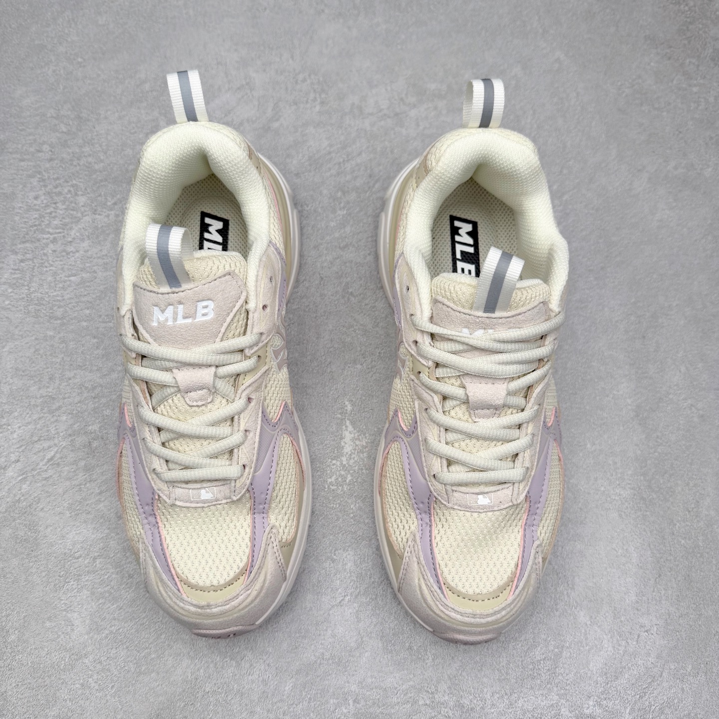 图片[2]-MLB New York Yankees Curve Runner 舒适百搭流浪鞋防滑耐磨低帮跑步鞋 Korea韩国联名NY美国榄球纽约洋基队限定 目前可过轻松秒过各类鉴定 能操作的私聊 韩国代购专供 左脚内置NFC感应 区别市面贴纸假芯片 MLB专用菱形双针中底布 重点细节中底布带注胶孔 原厂NFC感应吊牌 支持鉴定 一个两位数 原盒原标 全套原楦原纸板原厂数据开发 中韩文保养标贴 绿色防霉片 平台代购专供 独家一比一RB+MD组合大底 高频后跟小人Logo精准对位立体饱满 正确网布加超迁鞋面 转印中底走线紧密 转印Logo工艺表层防刮不掉色 尺码：35 36 36.5 37.5 38 38.5 39 40 40.5 41 42 42.5 43 44 44.5 45-选品中心