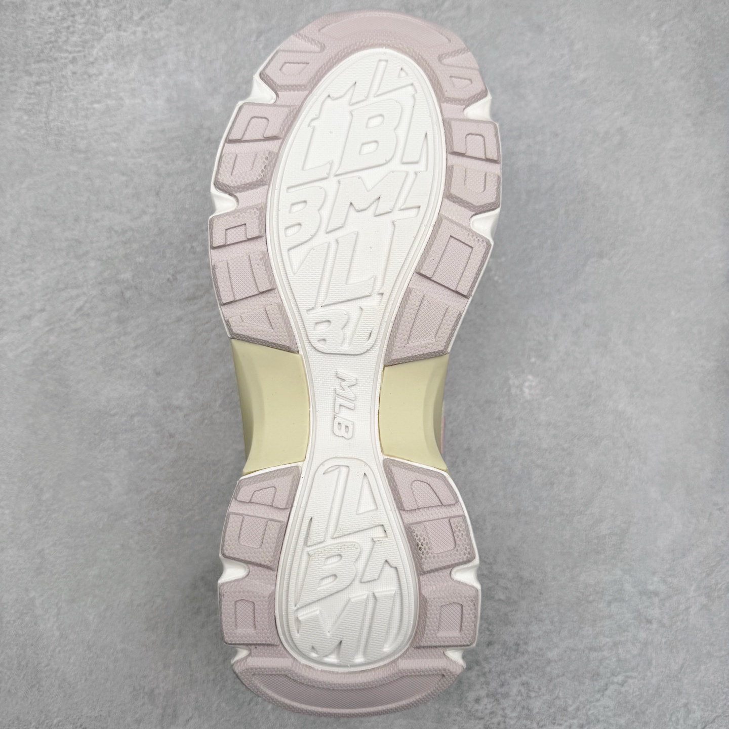 图片[9]-MLB New York Yankees Curve Runner 舒适百搭流浪鞋防滑耐磨低帮跑步鞋 Korea韩国联名NY美国榄球纽约洋基队限定 目前可过轻松秒过各类鉴定 能操作的私聊 韩国代购专供 左脚内置NFC感应 区别市面贴纸假芯片 MLB专用菱形双针中底布 重点细节中底布带注胶孔 原厂NFC感应吊牌 支持鉴定 一个两位数 原盒原标 全套原楦原纸板原厂数据开发 中韩文保养标贴 绿色防霉片 平台代购专供 独家一比一RB+MD组合大底 高频后跟小人Logo精准对位立体饱满 正确网布加超迁鞋面 转印中底走线紧密 转印Logo工艺表层防刮不掉色 尺码：35 36 36.5 37.5 38 38.5 39 40 40.5 41 42 42.5 43 44 44.5 45-选品中心