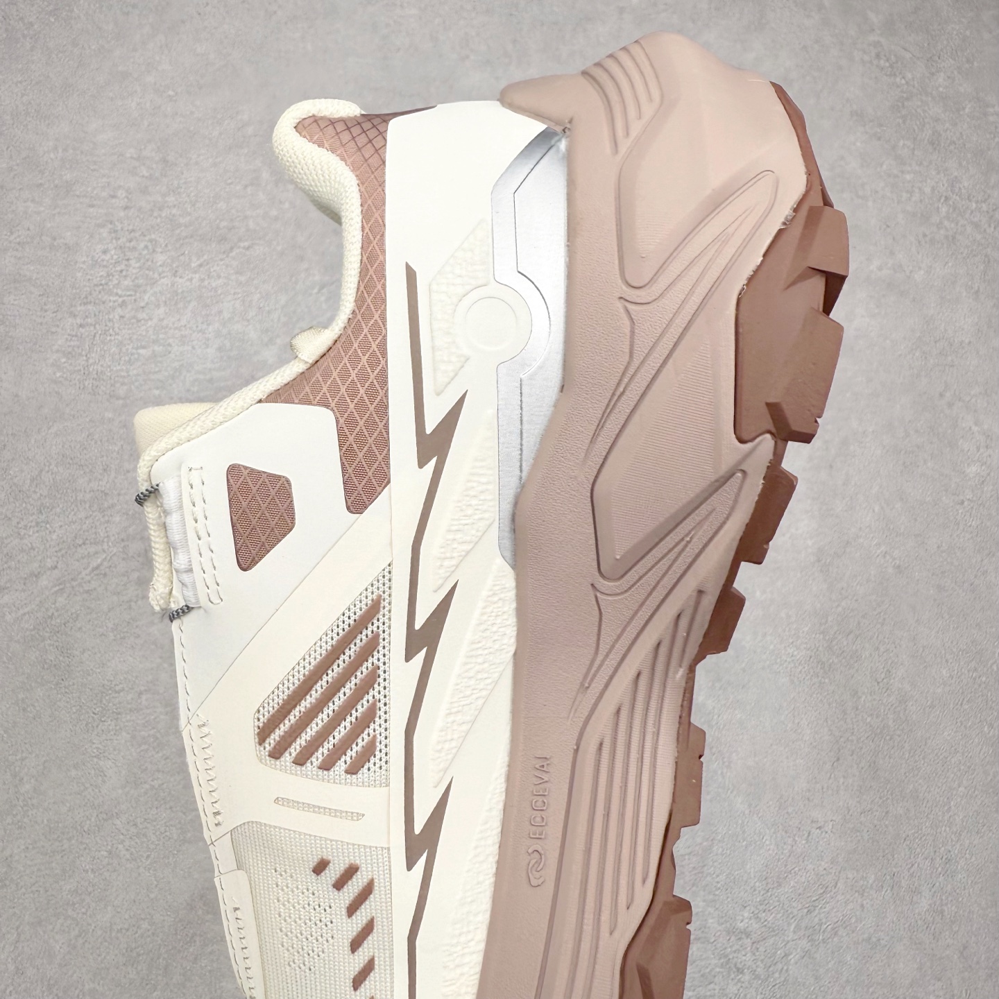 图片[7]-凯乐石 KAILAS FUGA EX3 BOA 25款舒适缓冲徒步 织物TPU减震防滑透气包裹性轻便低帮 超强抓地力越野跑步鞋 KAILAS凯乐石品牌是全球三大全系攀登品牌之一，于2003年创立于中国广州，致力于为有攀登梦想的户外运动员及爱好者，研发制造功能性专业装备，满足他们在极限环境下安全舒适的需求，凯乐石专注于科技面料的开发及专业功能设计，产品线覆盖登山、攀岩、徒步、越野跑山、露营、旅行等多项户外运动，通过运动员的测试反馈，不断进化迭代，产品荣获国内外大奖71座，发明专利21个，更突破性的自主研发攀登器械，打造出中国的攀登硬实力。实拍调校N版已经零色差零失真 百分百还原实物色彩所见即所得 不存在货不对板色差等低级问题 选购参考实物拍摄 不混卖不参货 只用心做好货严格选品 承诺混一赔十 尺码：36 36.5 37.5 38 38.5 39 40 40.5 41 42 42.5 43 44 44.5 45-选品中心