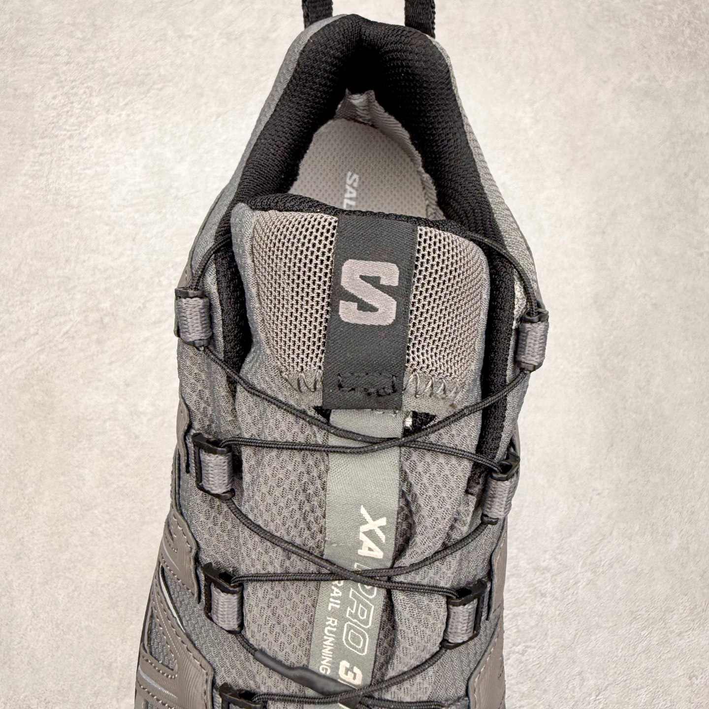 图片[5]-＃GX/绿X SALOMON XA Pro 3D ADV 萨洛蒙潮流越野机能户外功能鞋 纯原外贸平台特供订单 耗时半年巨作 全套原纸板楦头开发 原厂特供网布配套加持 确保原汁原味 完美呈现版型 原档数据独家私模五层组合大底 男女鞋同步官方开发至46.5 原装Ortholite轻量化鞋垫 中底布带钢印编号 原厂TPU锁扣 进口港宝加持 后跟自然饱满 还原公司包裹性 鞋面采用SENSIFT贴合技术 全方位贴合包裹脚型 鞋跟部鞋底牵引设计 提供强大的抓地性能 更适应野外崎岖不平的道路 其3D ADVANCED CHASSIS底盘 材料轻量大化 钉齿设计更具稳定性 防护性 鞋底易磨损区运用CONTAGRIP高耐磨材料 应对城市硬质路面长距离跑考验 尺码：36 36.5 37.5 38 38.5 39 40 40.5 41 42 42.5 43 44 44.5 45 46 46.5-选品中心