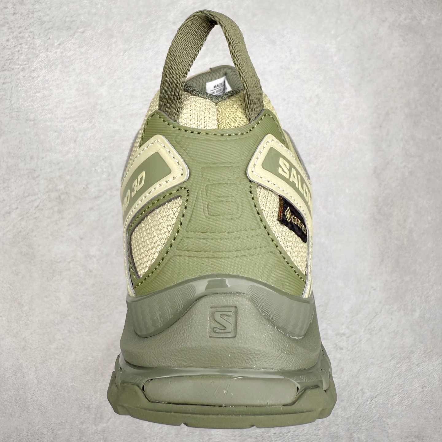 图片[8]-＃GX/绿X SALOMON XA Pro 3D ADV 萨洛蒙潮流越野机能户外功能鞋 纯原外贸平台特供订单 耗时半年巨作 全套原纸板楦头开发 原厂特供网布配套加持 确保原汁原味 完美呈现版型 原档数据独家私模五层组合大底 男女鞋同步官方开发至46.5 原装Ortholite轻量化鞋垫 中底布带钢印编号 原厂TPU锁扣 进口港宝加持 后跟自然饱满 还原公司包裹性 鞋面采用SENSIFT贴合技术 全方位贴合包裹脚型 鞋跟部鞋底牵引设计 提供强大的抓地性能 更适应野外崎岖不平的道路 其3D ADVANCED CHASSIS底盘 材料轻量大化 钉齿设计更具稳定性 防护性 鞋底易磨损区运用CONTAGRIP高耐磨材料 应对城市硬质路面长距离跑考验 尺码：36 36.5 37.5 38 38.5 39 40 40.5 41 42 42.5 43 44 44.5 45 46 46.5-选品中心