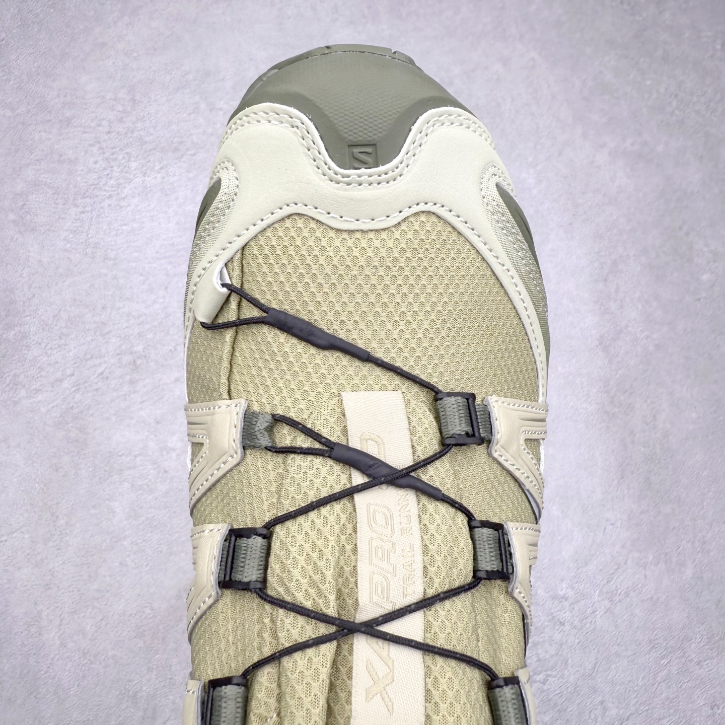 图片[4]-＃GX/绿X SALOMON XA Pro 3D ADV 萨洛蒙潮流越野机能户外功能鞋 纯原外贸平台特供订单 耗时半年巨作 全套原纸板楦头开发 原厂特供网布配套加持 确保原汁原味 完美呈现版型 原档数据独家私模五层组合大底 男女鞋同步官方开发至46.5 原装Ortholite轻量化鞋垫 中底布带钢印编号 原厂TPU锁扣 进口港宝加持 后跟自然饱满 还原公司包裹性 鞋面采用SENSIFT贴合技术 全方位贴合包裹脚型 鞋跟部鞋底牵引设计 提供强大的抓地性能 更适应野外崎岖不平的道路 其3D ADVANCED CHASSIS底盘 材料轻量大化 钉齿设计更具稳定性 防护性 鞋底易磨损区运用CONTAGRIP高耐磨材料 应对城市硬质路面长距离跑考验 尺码：36 36.5 37.5 38 38.5 39 40 40.5 41 42 42.5 43 44 44.5 45 46 46.5-选品中心