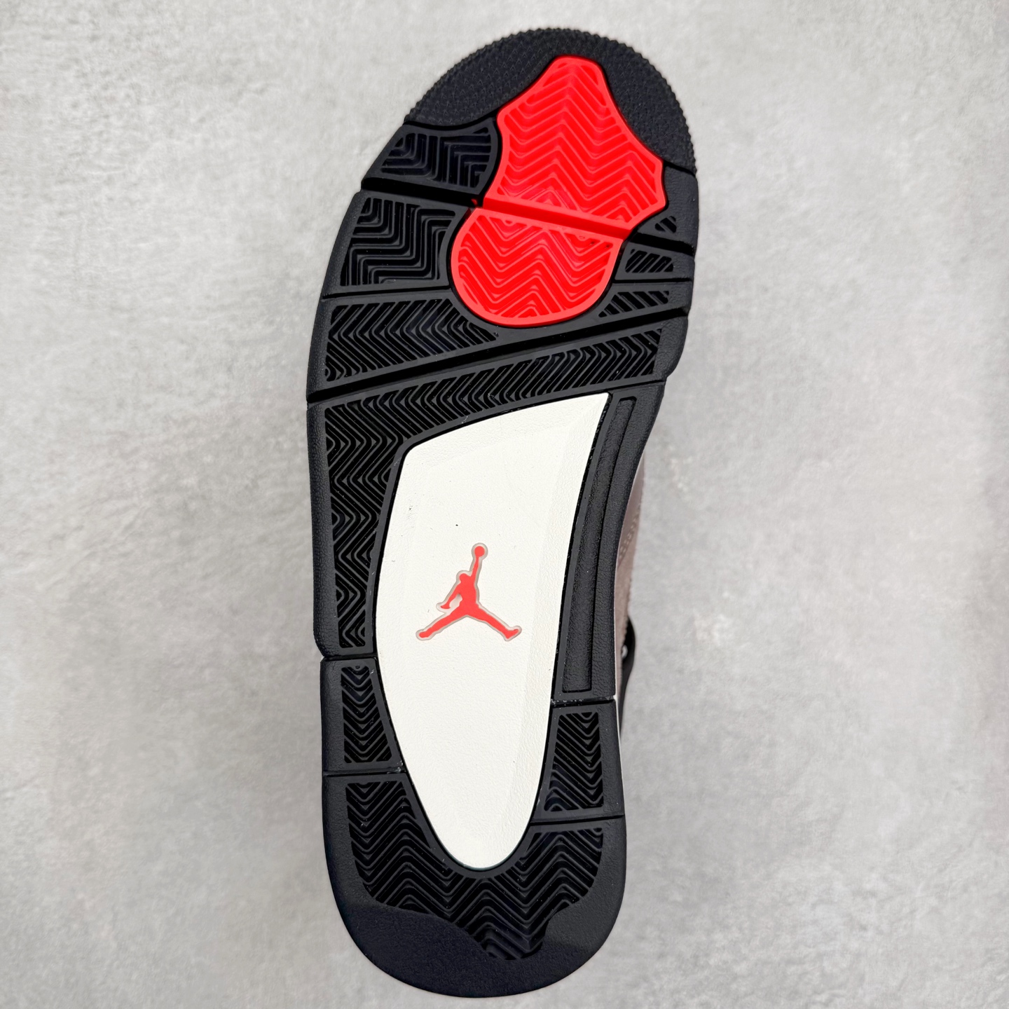 图片[9]-＃纯原福利 Air Jordan AJ4 Retro 系列 大厂出品 全头层加持 原鞋原楦原纸板同源开发 完美呈现乔4的版型 内侧正确双色网格 还原细节 原厂皮料 正确气垫颜色 正确网格工艺 正确拉帮工艺 全鞋原装材料制作 原档案原模具打造 支持全方位与正品对比 尺码：40 40.5 41 42 42.5 43 44 44.5 45 46 47.5-选品中心