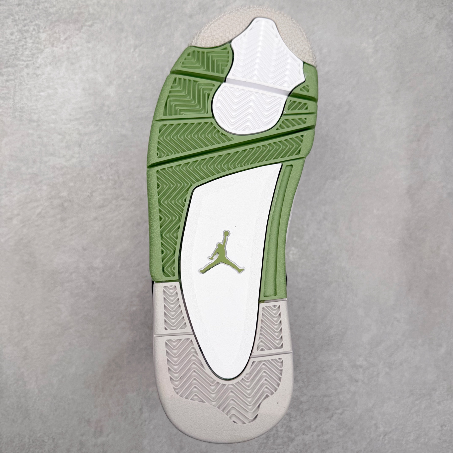 图片[9]-＃纯原福利 Air Jordan AJ4 Retro 系列 大厂出品 全头层加持 原鞋原楦原纸板同源开发 完美呈现乔4的版型 内侧正确双色网格 还原细节 原厂皮料 正确气垫颜色 正确网格工艺 正确拉帮工艺 全鞋原装材料制作 原档案原模具打造 支持全方位与正品对比 尺码：40 40.5 41 42 42.5 43 44 44.5 45 46 47.5-选品中心