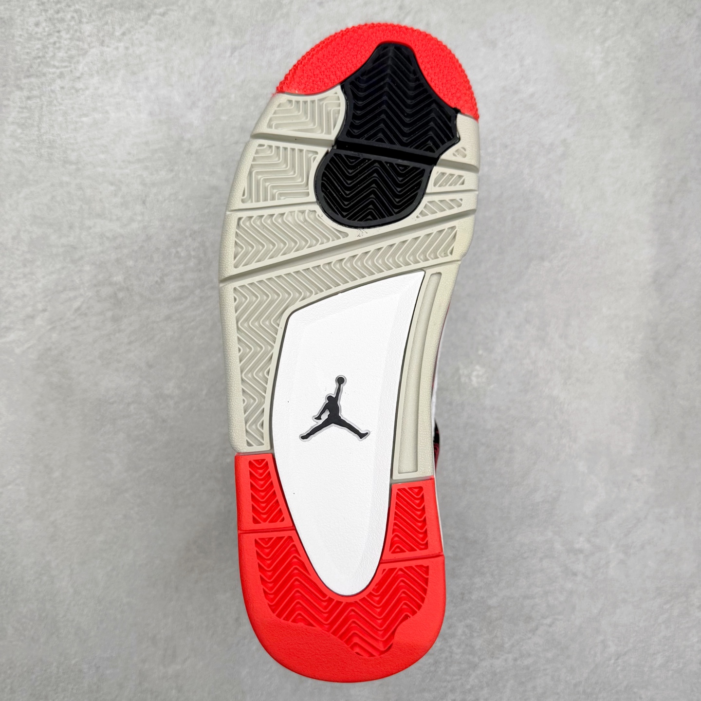 图片[9]-＃纯原福利 Air Jordan AJ4 Retro 系列 大厂出品 全头层加持 原鞋原楦原纸板同源开发 完美呈现乔4的版型 内侧正确双色网格 还原细节 原厂皮料 正确气垫颜色 正确网格工艺 正确拉帮工艺 全鞋原装材料制作 原档案原模具打造 支持全方位与正品对比 尺码：40 40.5 41 42 42.5 43 44 44.5 45 46 47.5-选品中心