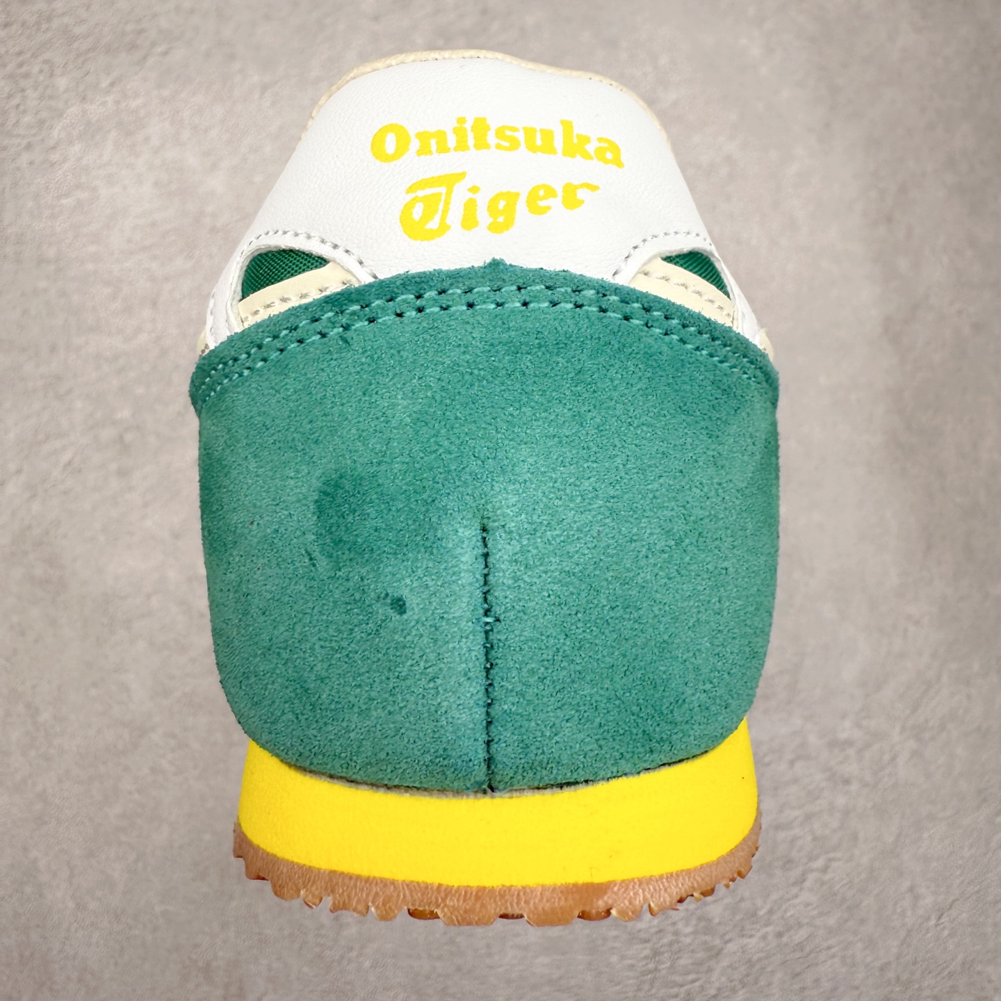 图片[8]-Onitsuka 鬼冢虎 Serrano系列 潮流舒适轻便生活休闲鞋 上架实拍鞋面采用翻毛皮和牛津布面设计制作，透气性好，包裹感很强。鞋底采用防滑耐磨橡胶大底，脚感轻便舒适。鞋掌做了加宽处理，穿着更加舒适。尺码：36 37 37.5 38 39 39.5 40 40.5 41.5 42 42.5 43.5 44 45-选品中心